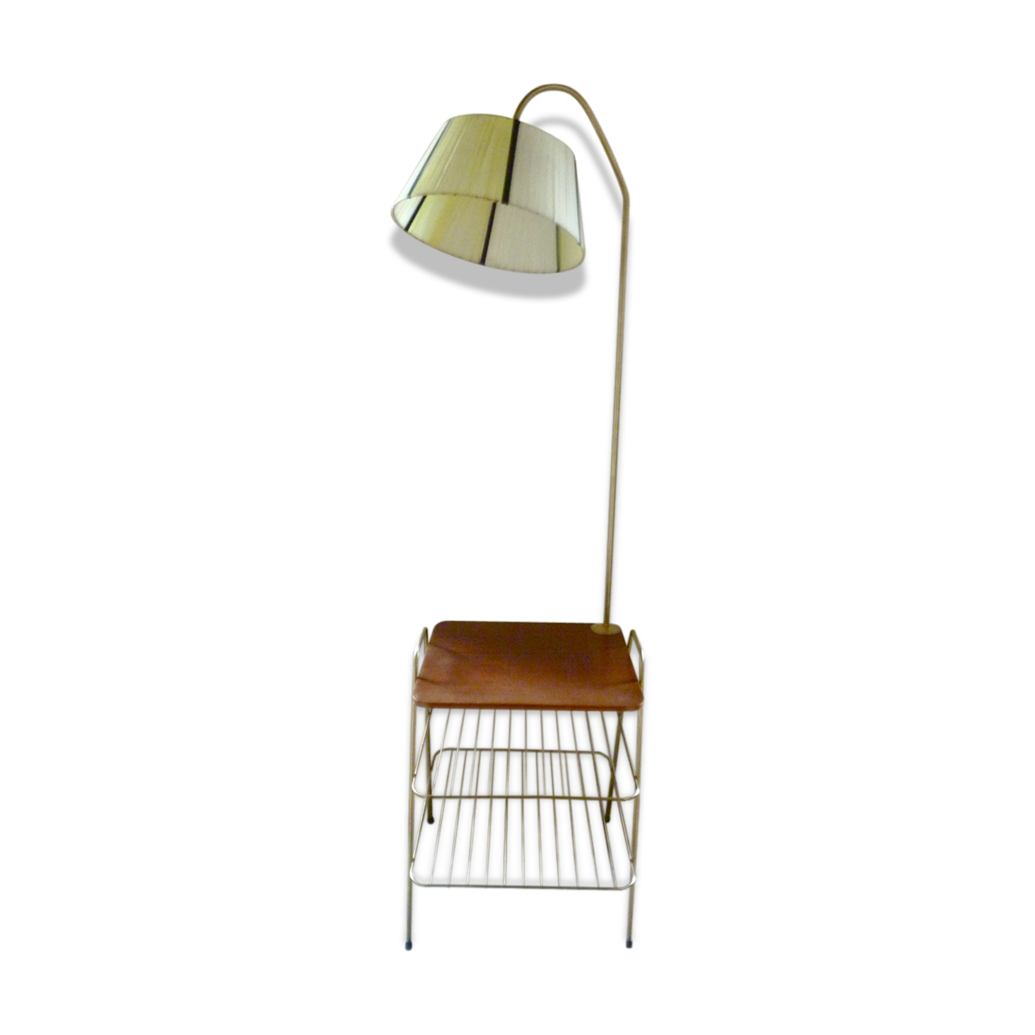 Lampadaire avec tablettes en teck et laiton des années 60