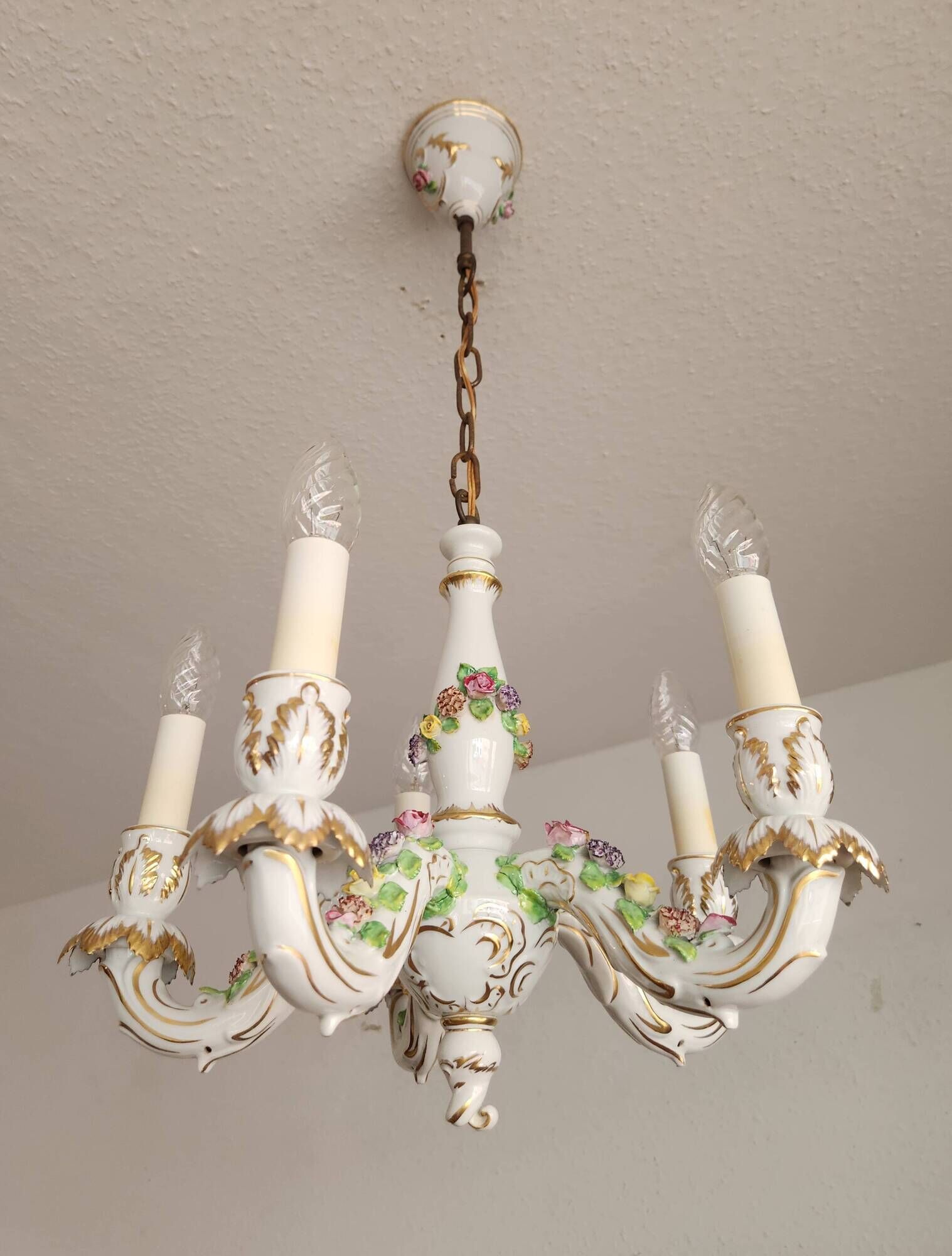 Handgeformt vergoldet vintage Porzellan Kronleuchter Capodimonte 1960er