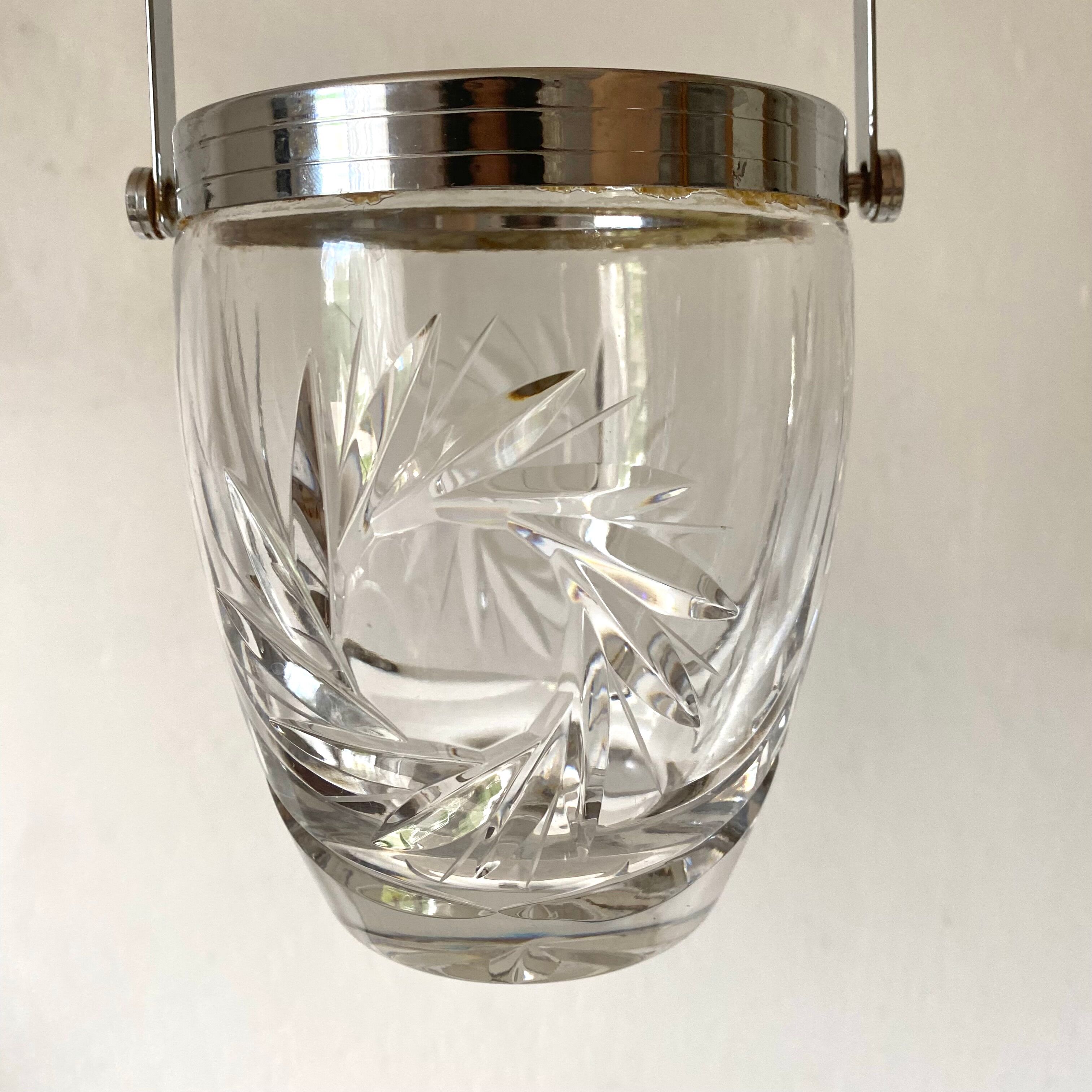 Chiseled crystal ice bucket