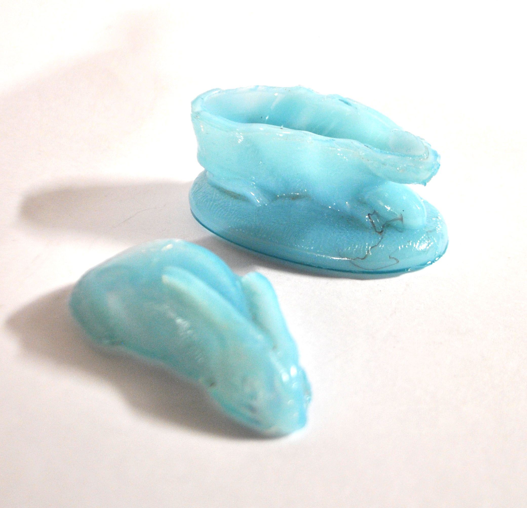Vallerysthal easter rabbit box in blue opaline from 1900