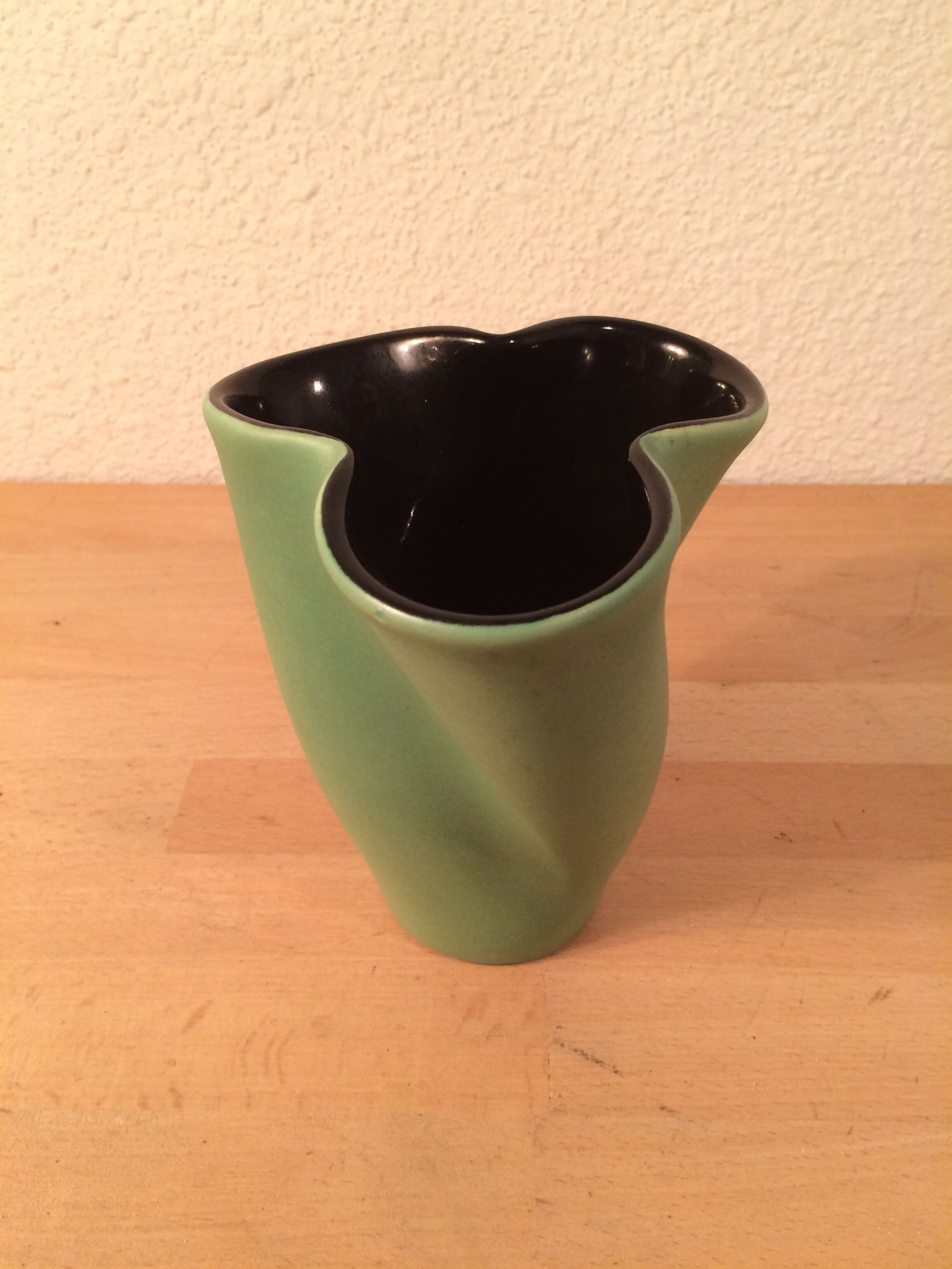Vase Elchinger trilobed ceramic two-tone green black 60s