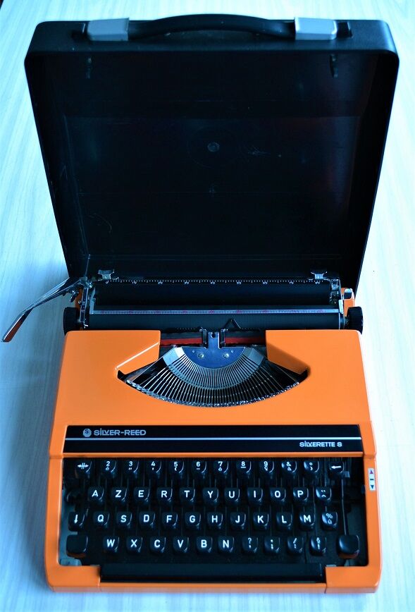 Machine à écrire Silverette orange vintage 60
