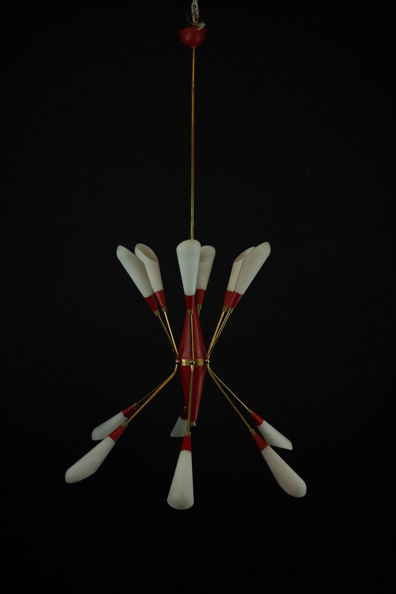 Mid-Century 12 lights chandelier in the manner of Stilnovo. Italy 1950s