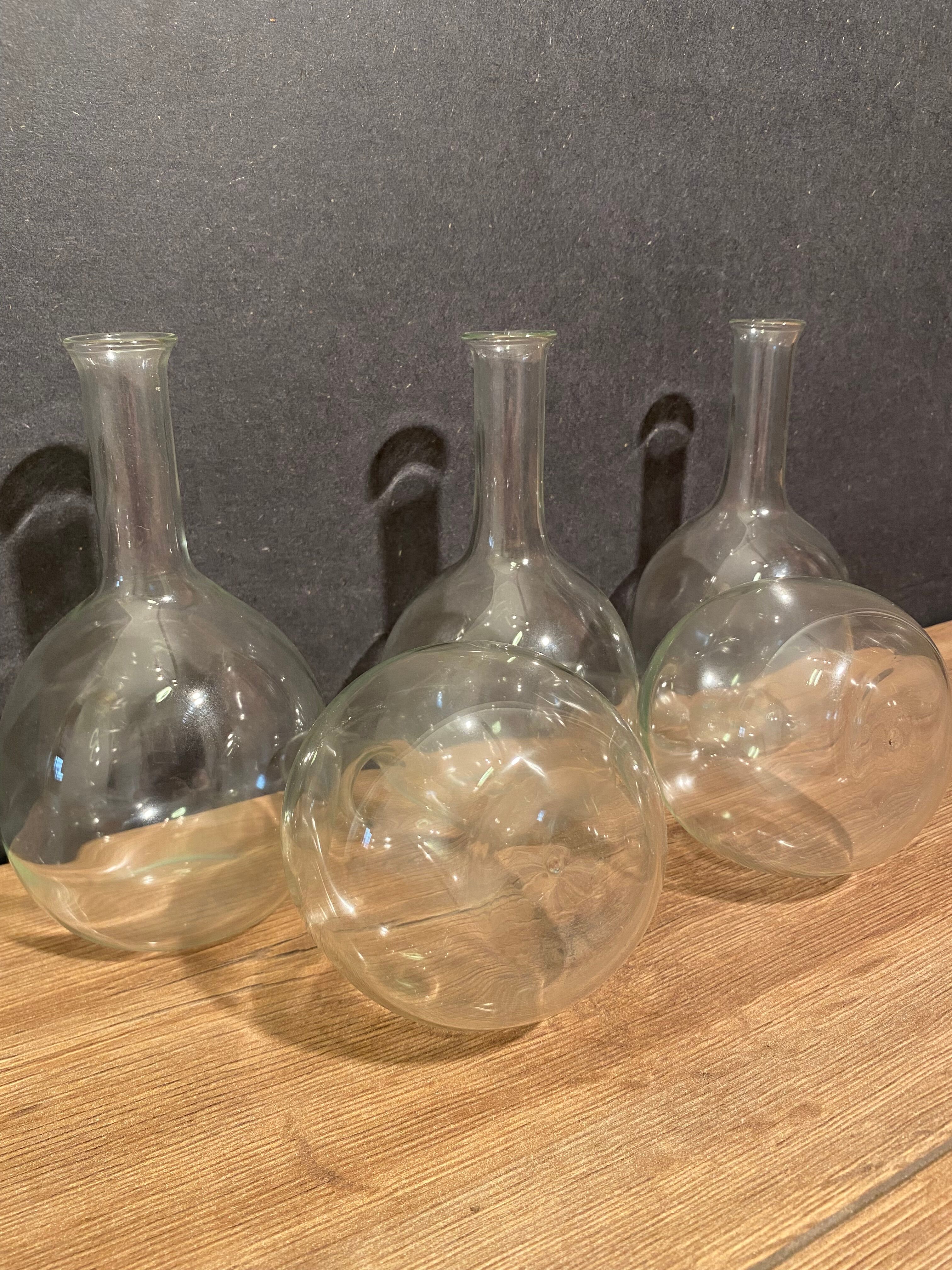 Suite of 5 bakings, bottles with long glass neck