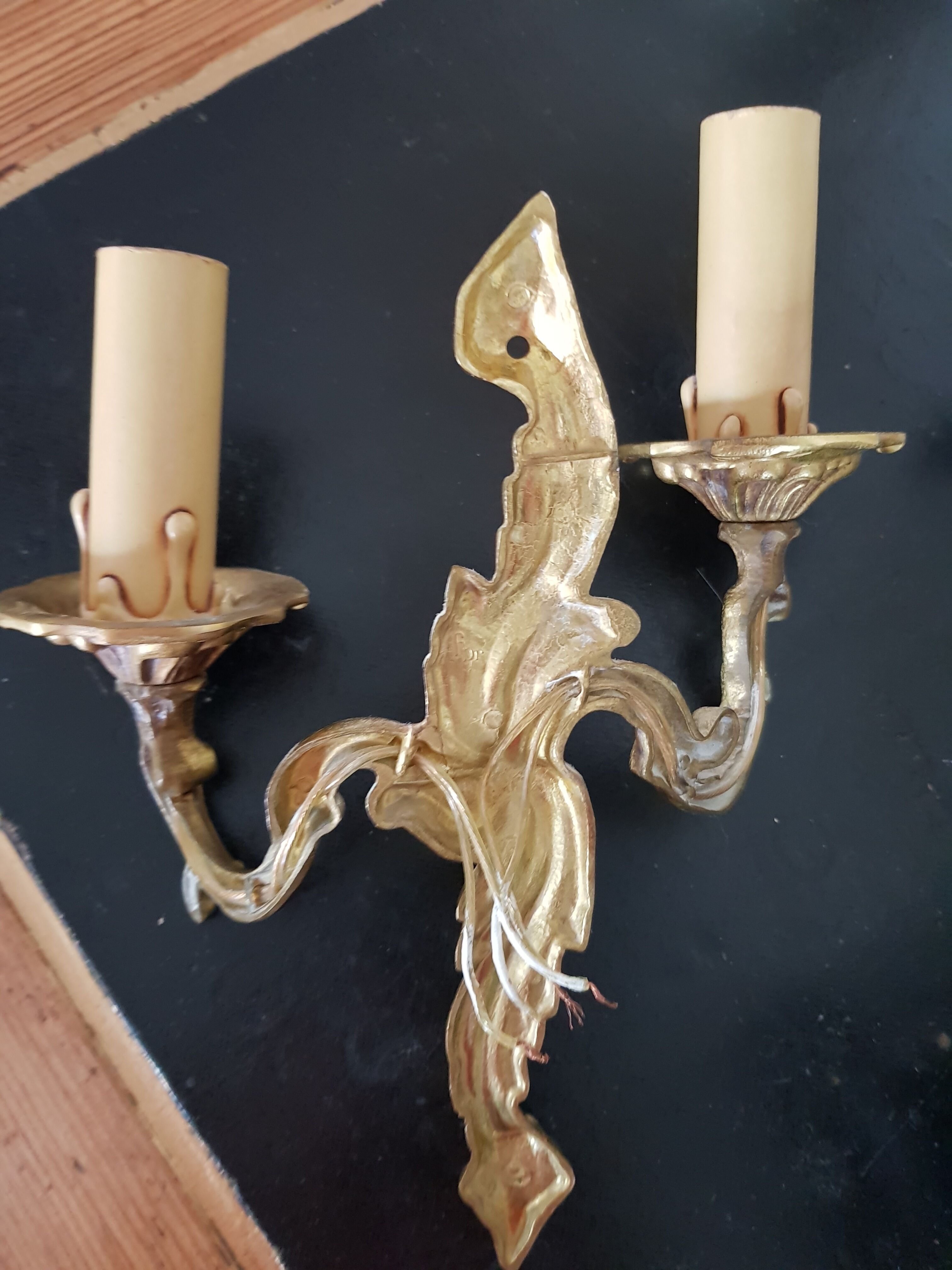 Gold wall lamp