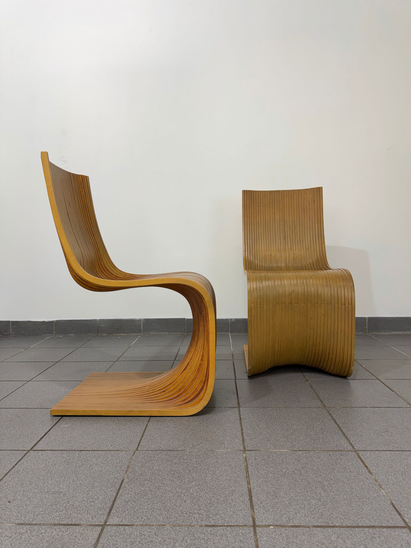 Lot de 4 chaises Contour par Alejandro Estrada pour Piegatto