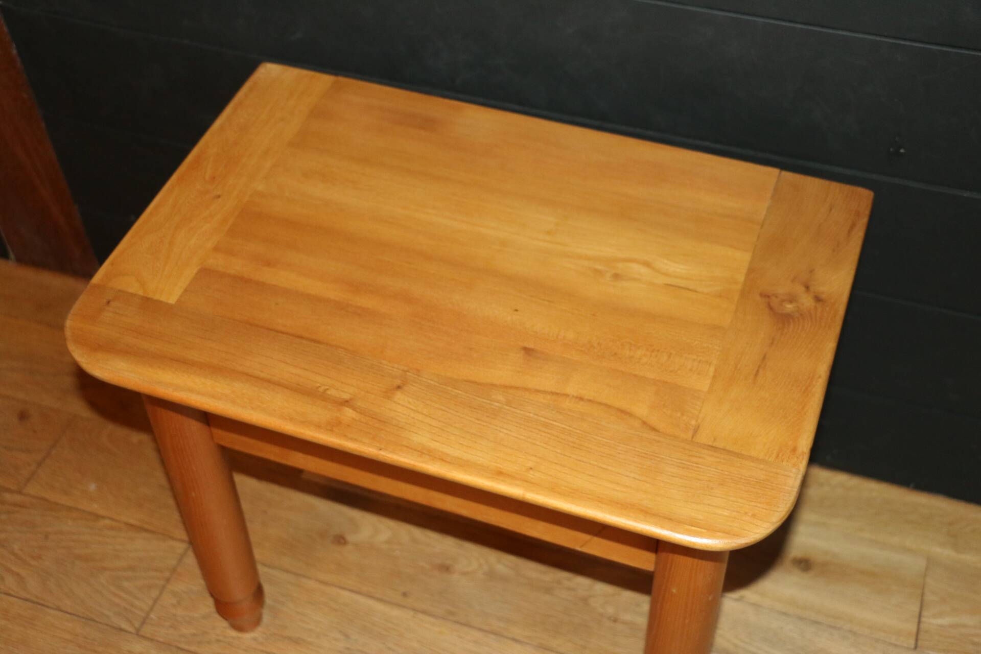 Pair of bedside tables with drawers in solid elm