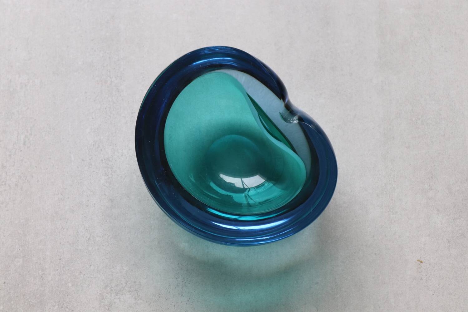 Empty pocket in murano glass two blues