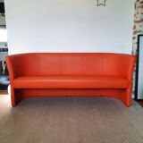 Curved vintage orange canapé with a pop spirit, seventies design piece.
