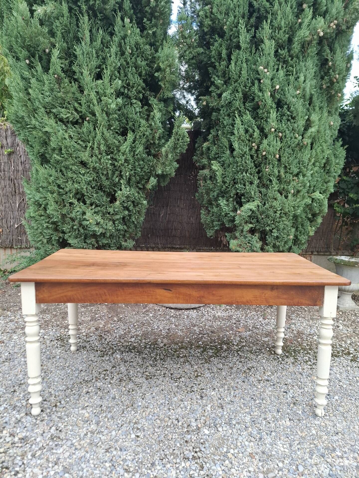 Farm table