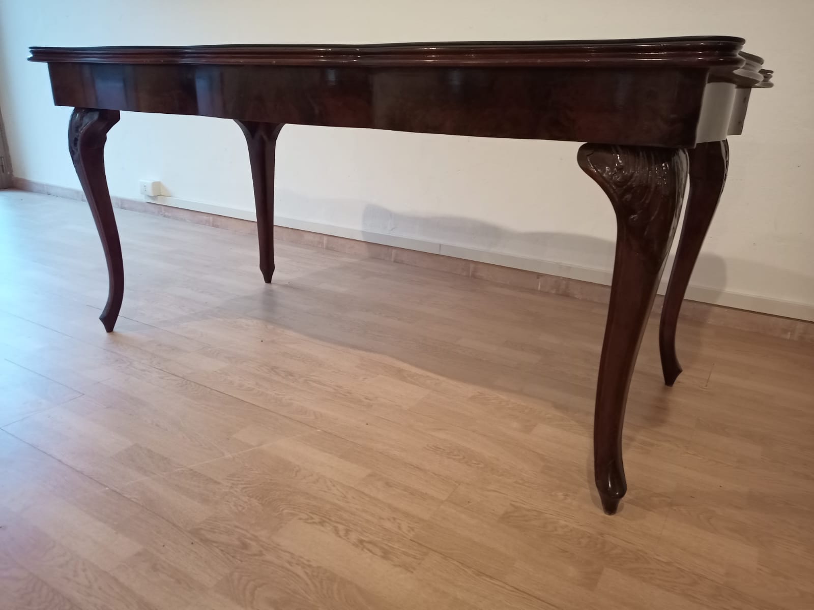 Chippendale mahogany table XXth with walnut piano in smoked tempered glass