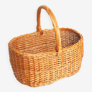 Flat bottom rattan basket