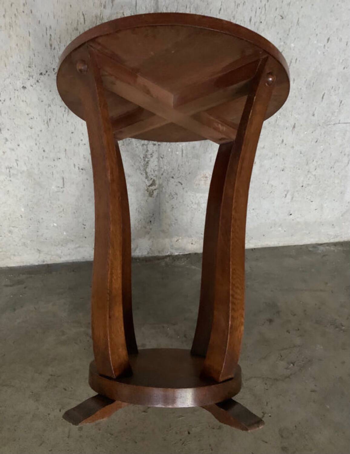 Art deco pedestal table