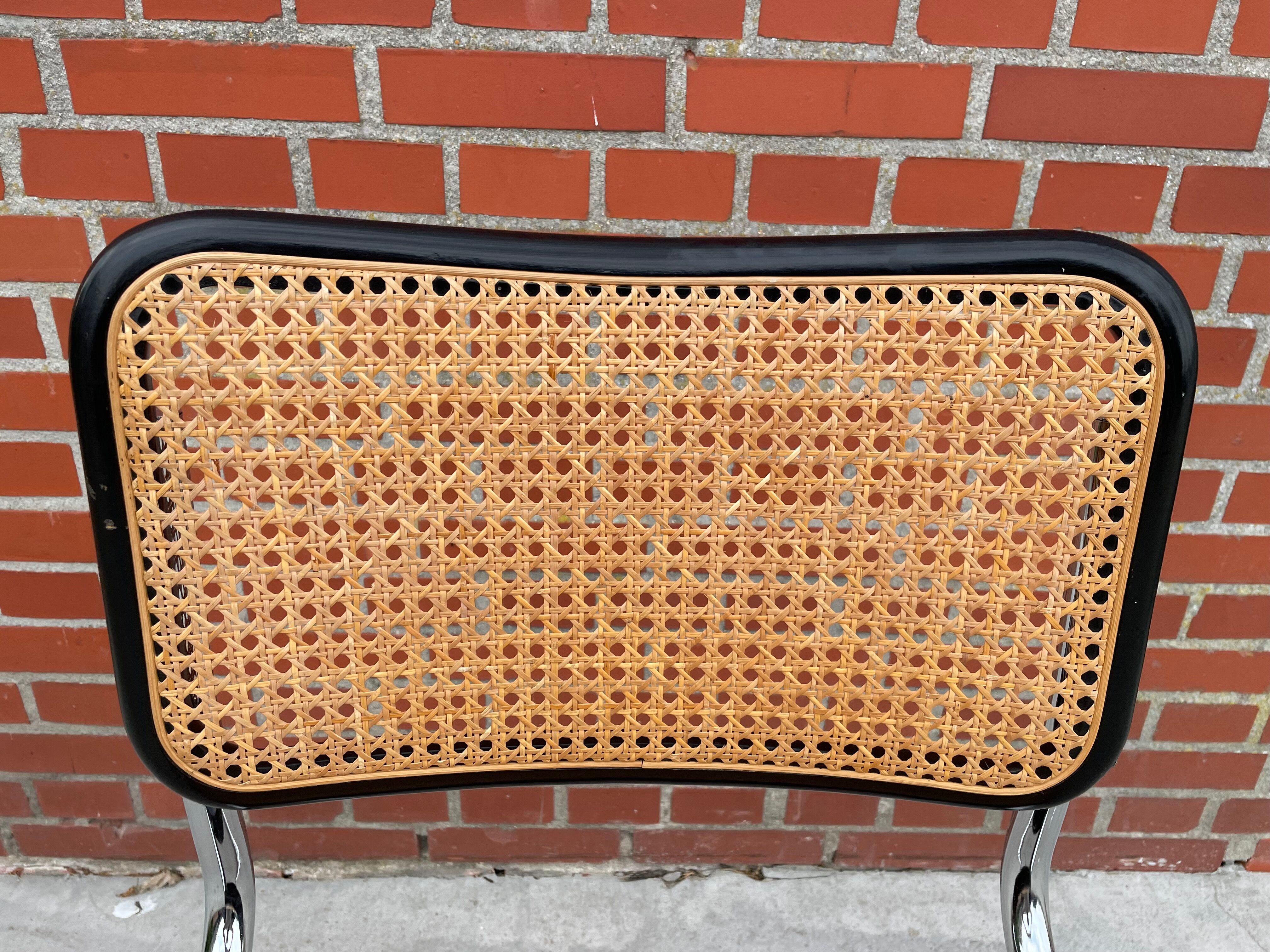 Chaise en chrome et noir