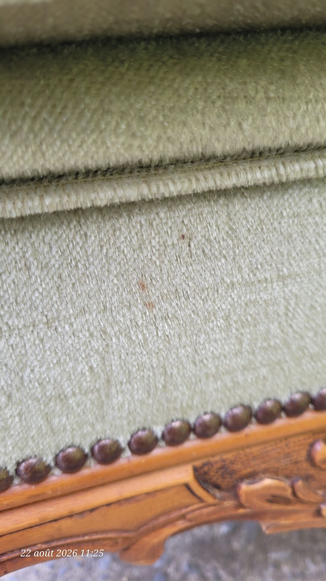 Fauteuil ancien Louis XV  en velours vert d eau