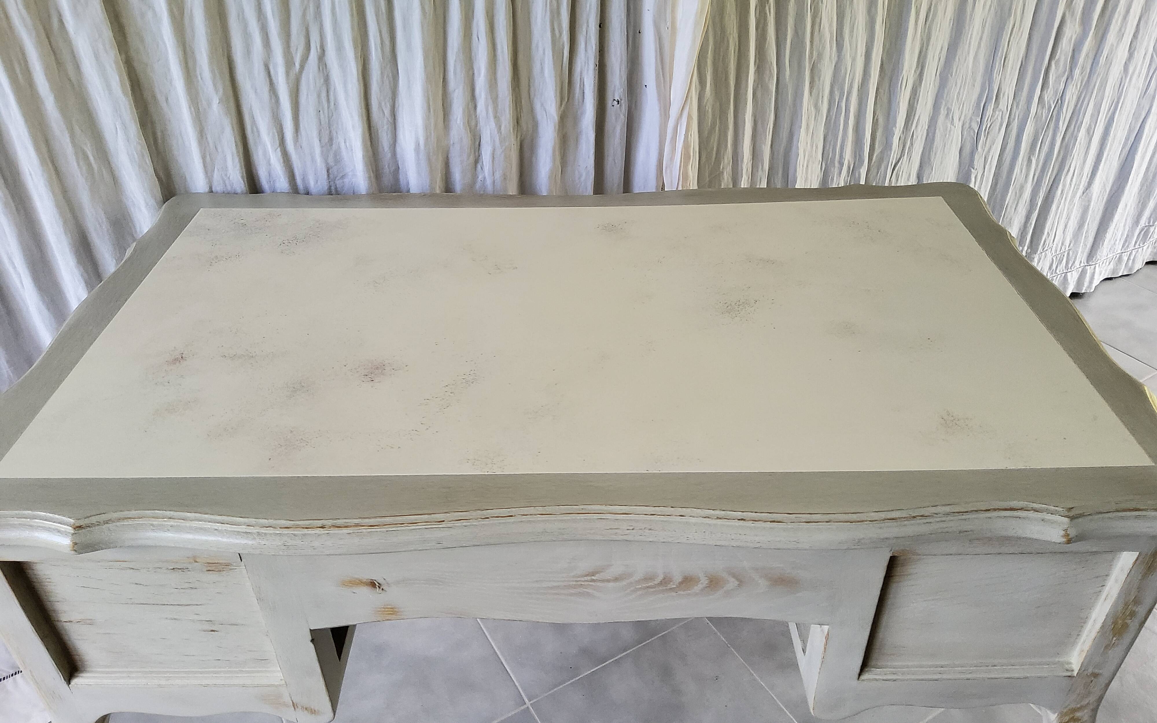 Bureau patiné