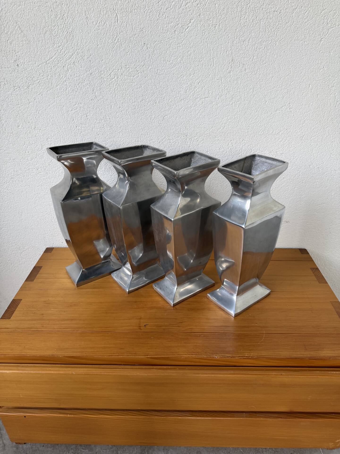 Set 4 vases en fonte d’aluminium