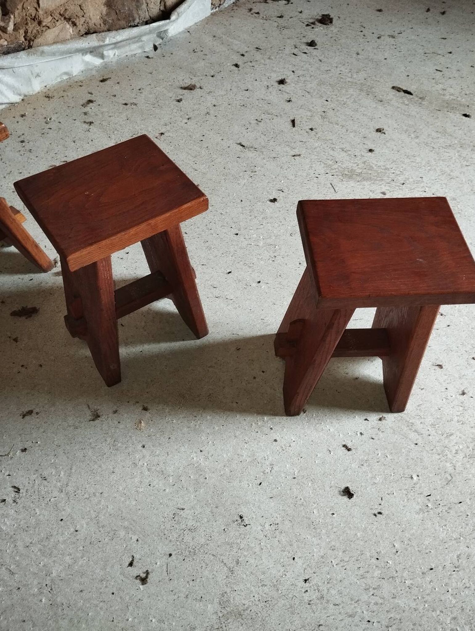 2 brutalist benches and 2 stools from the 1950s.