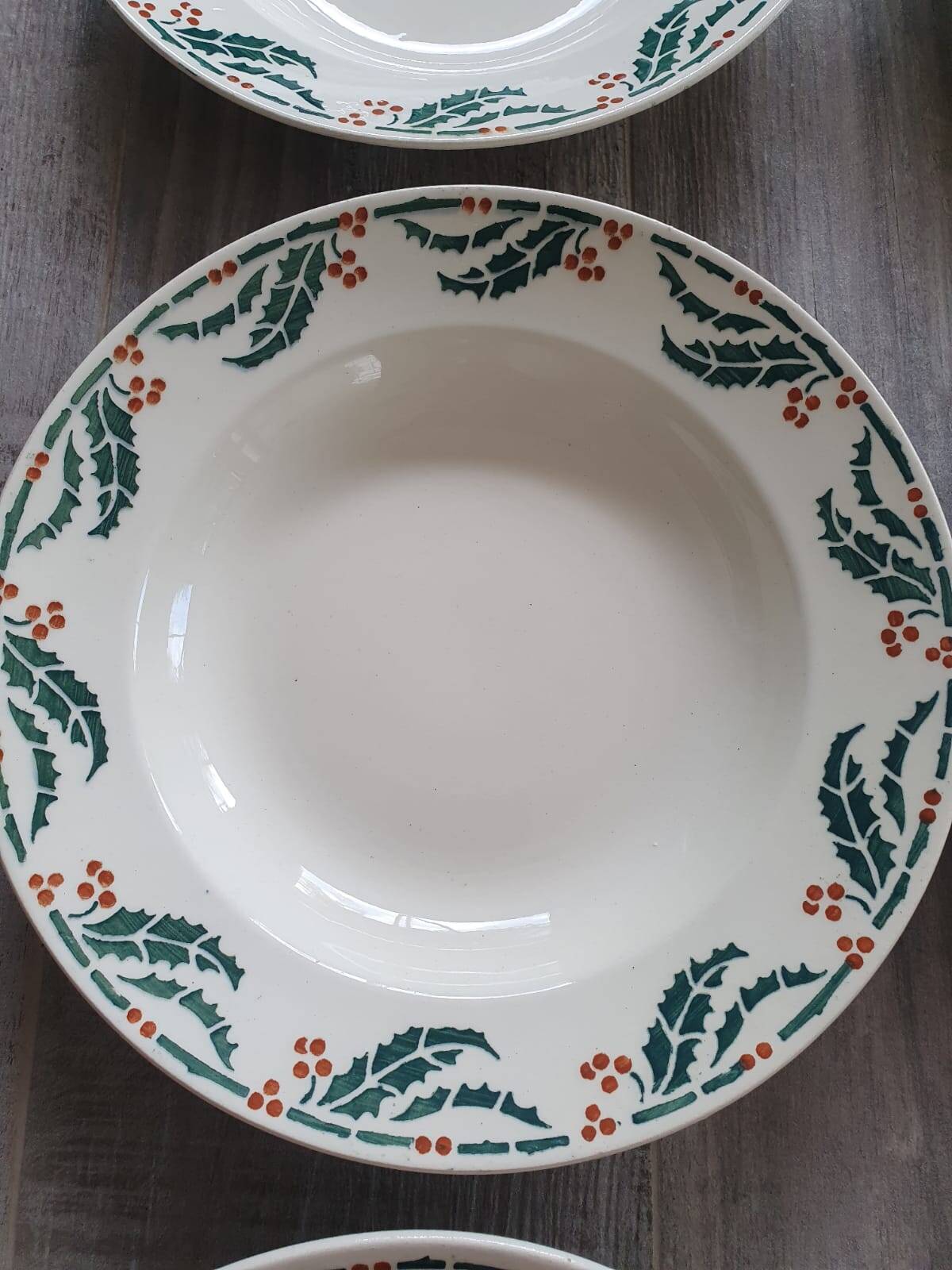 Lunéville holly soup plates
