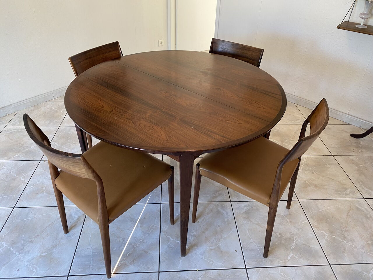 Mle 38 rio rosewood dining table by Henry Rosengren Hansen and 6 matching chairs