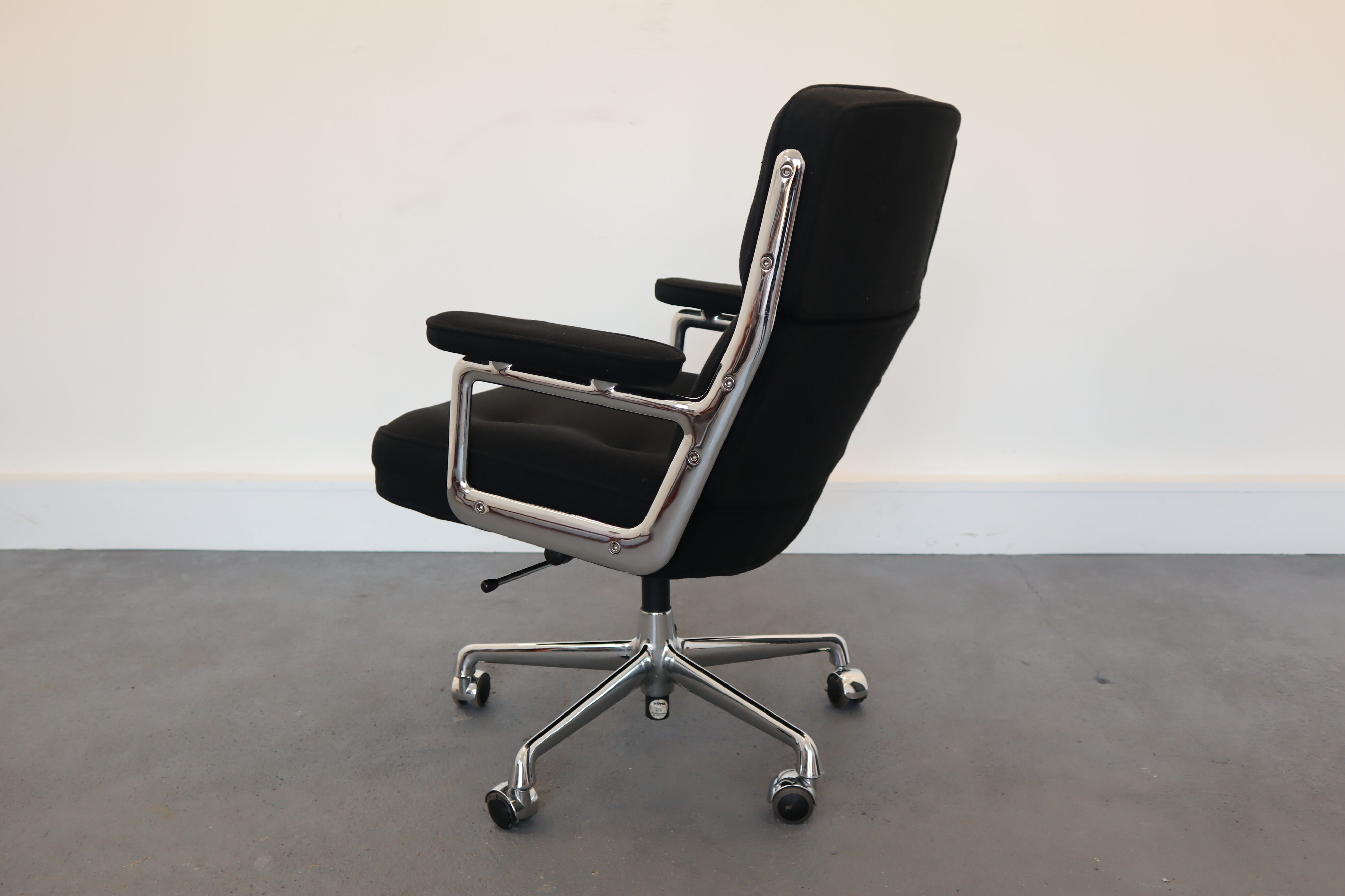 Fauteuil ES 104  par Charles & Ray Eames pour Vitra années 1990
