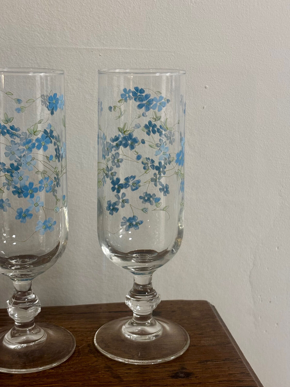 Vintage set of 4 champagne flutes Véronica myosotis