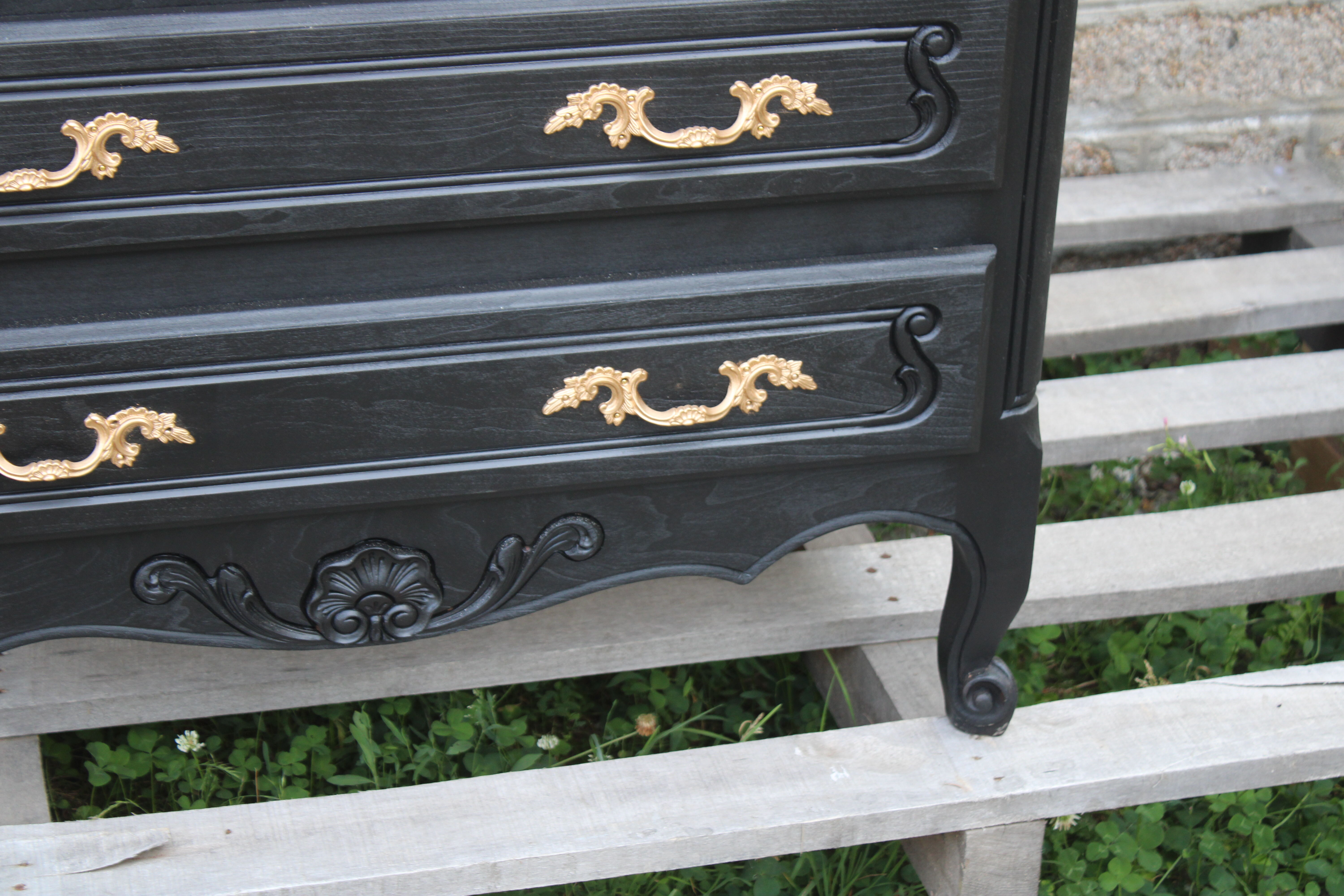 Louis XV style black commode with natural wood top – 3 drawers
