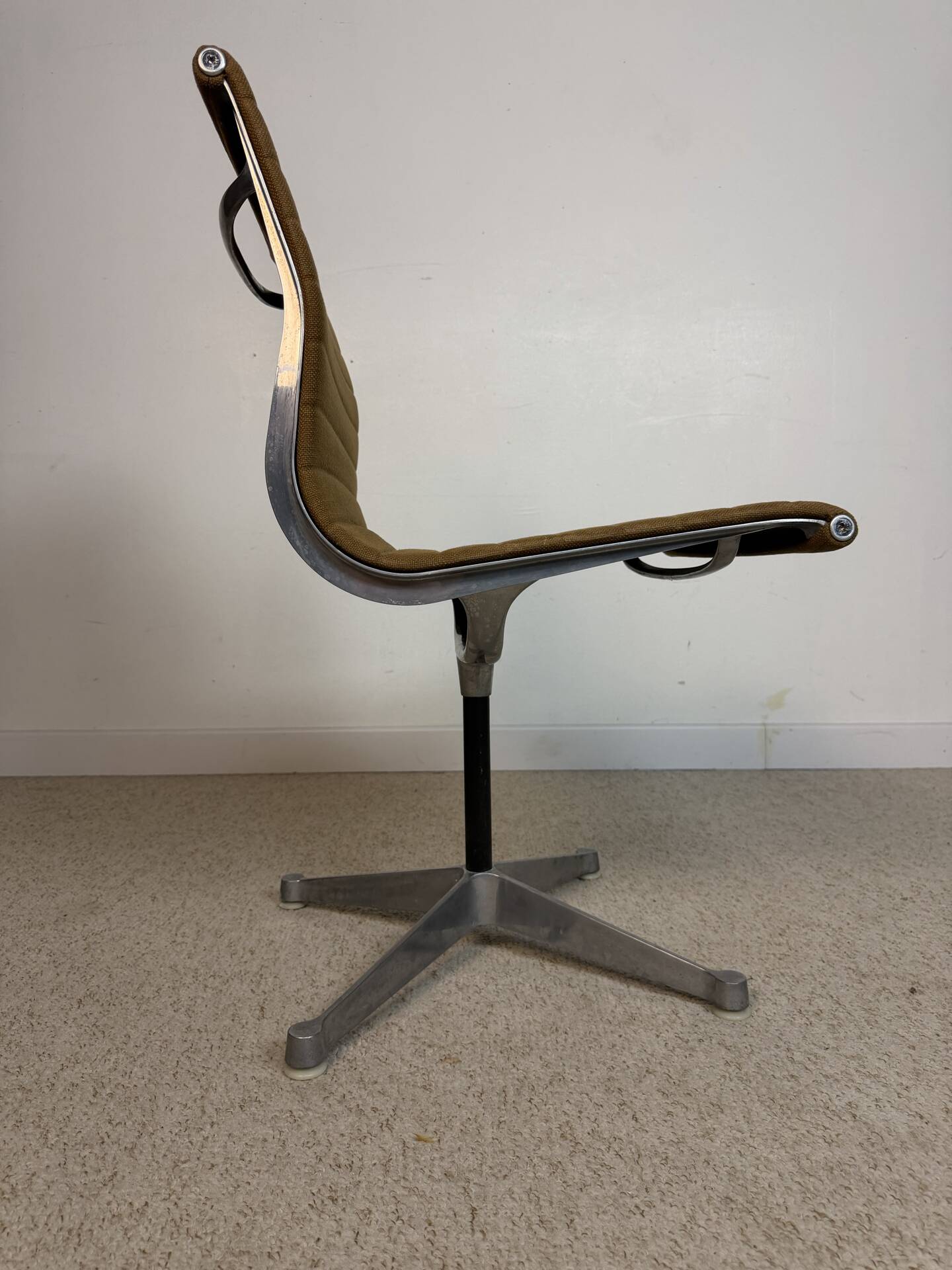 Lot de 5 chaises Herman Miller Aluminium Group – Charles & Ray Eames