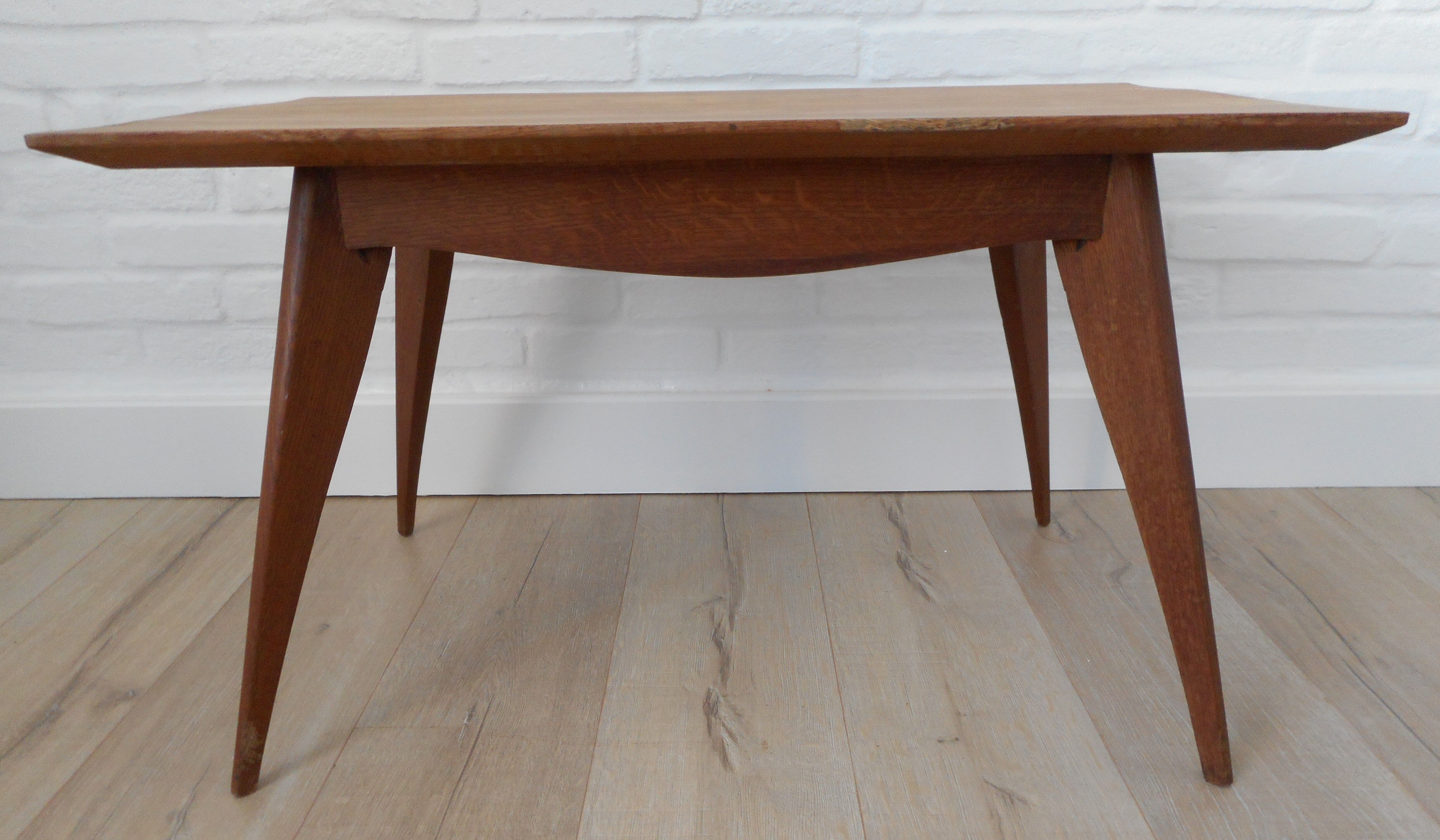 Coffee table with compass feet