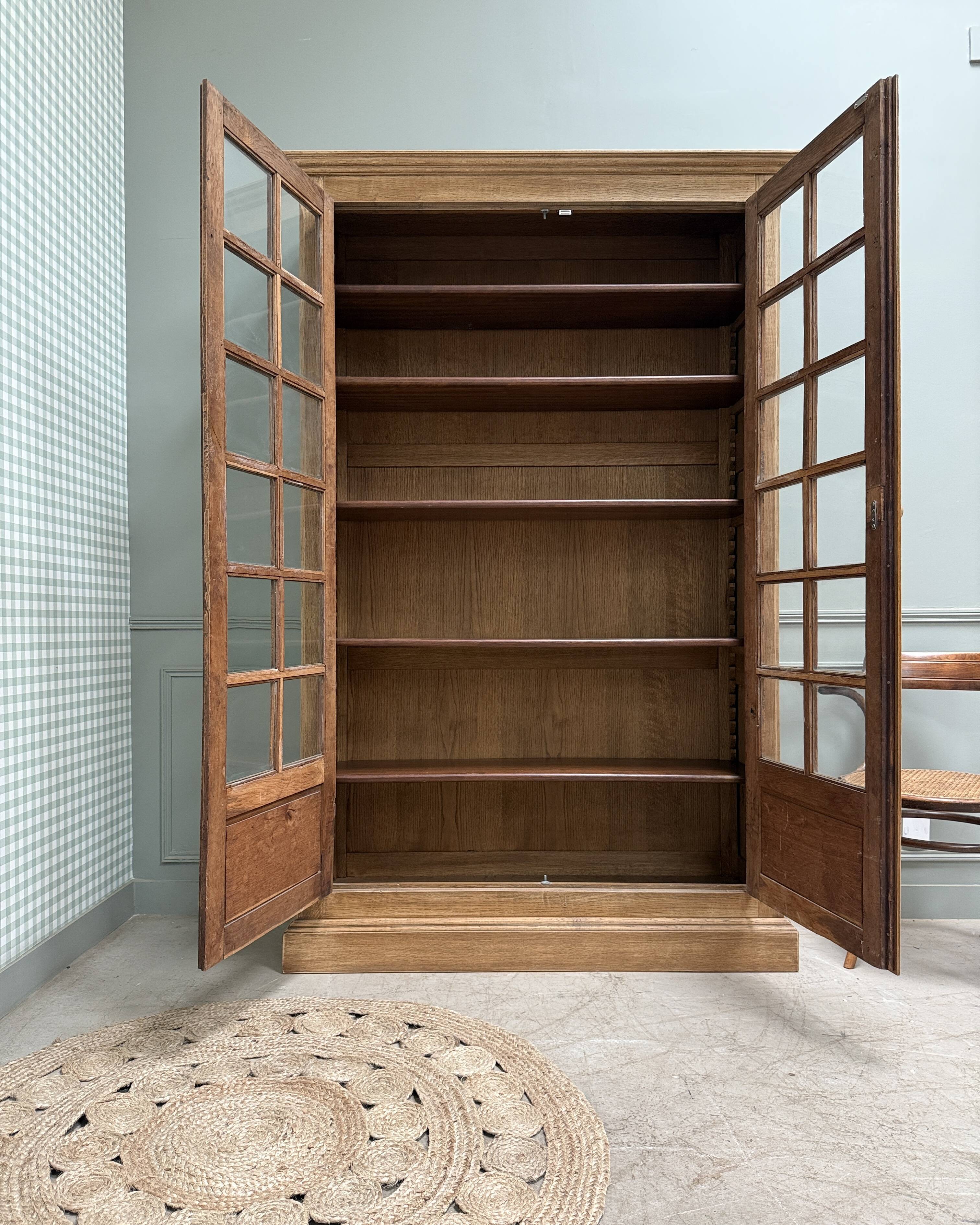 Large vintage display cabinet in solid oak (renovated)