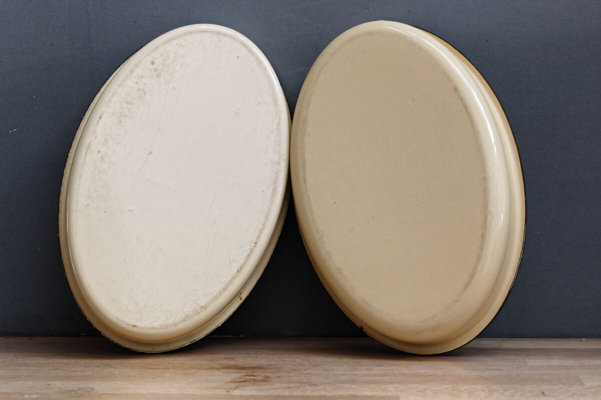 Pair of enamelled sheet metal dishes