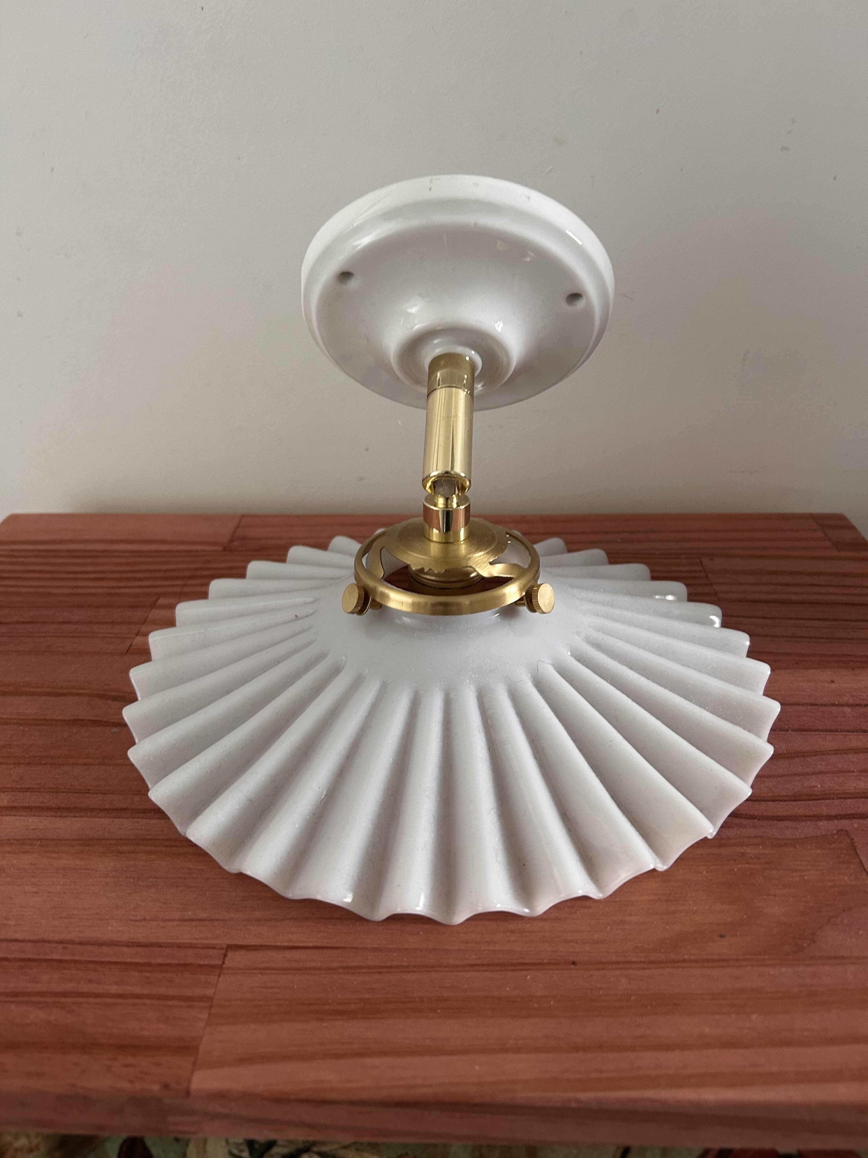 Opaline serrated wall light