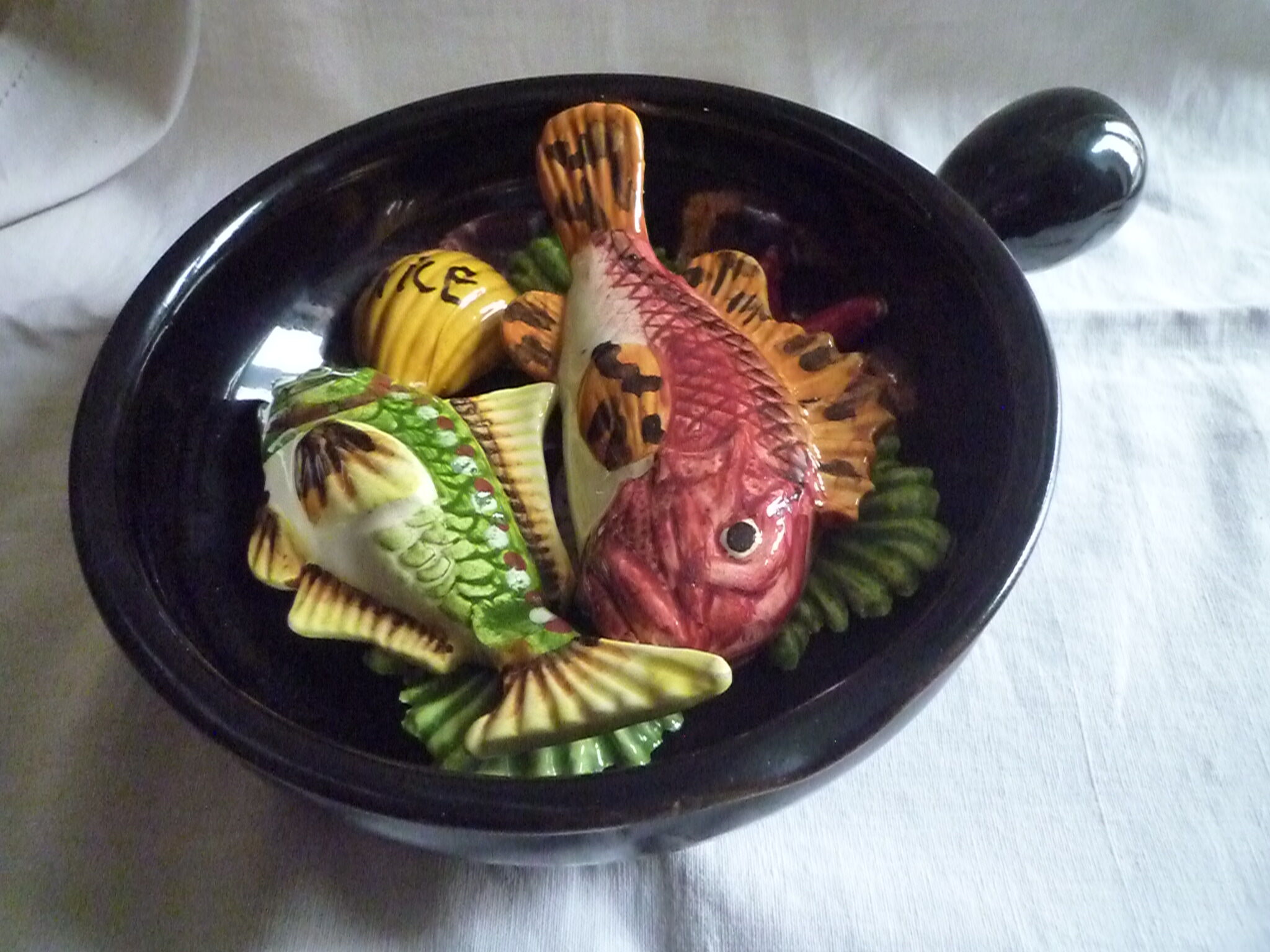 Plate caquelon in vintage slurry style Vallauris theme fish
