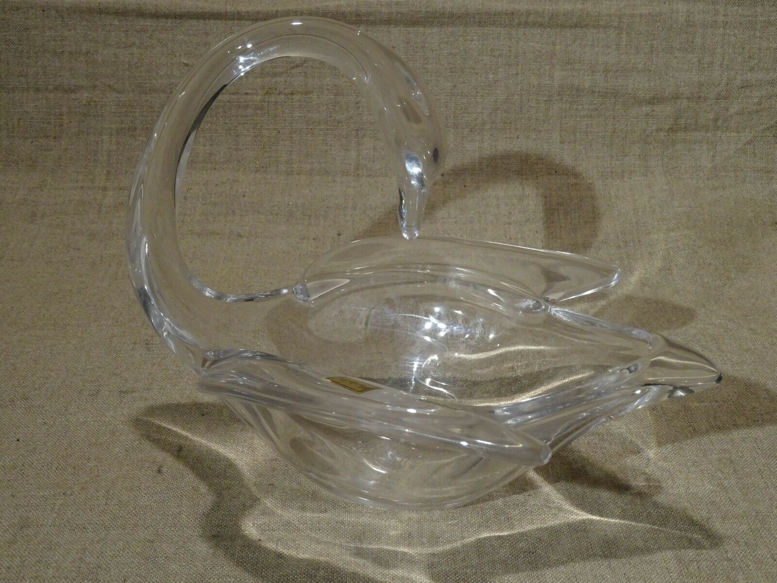 Empty crystal cut pocket swan valves