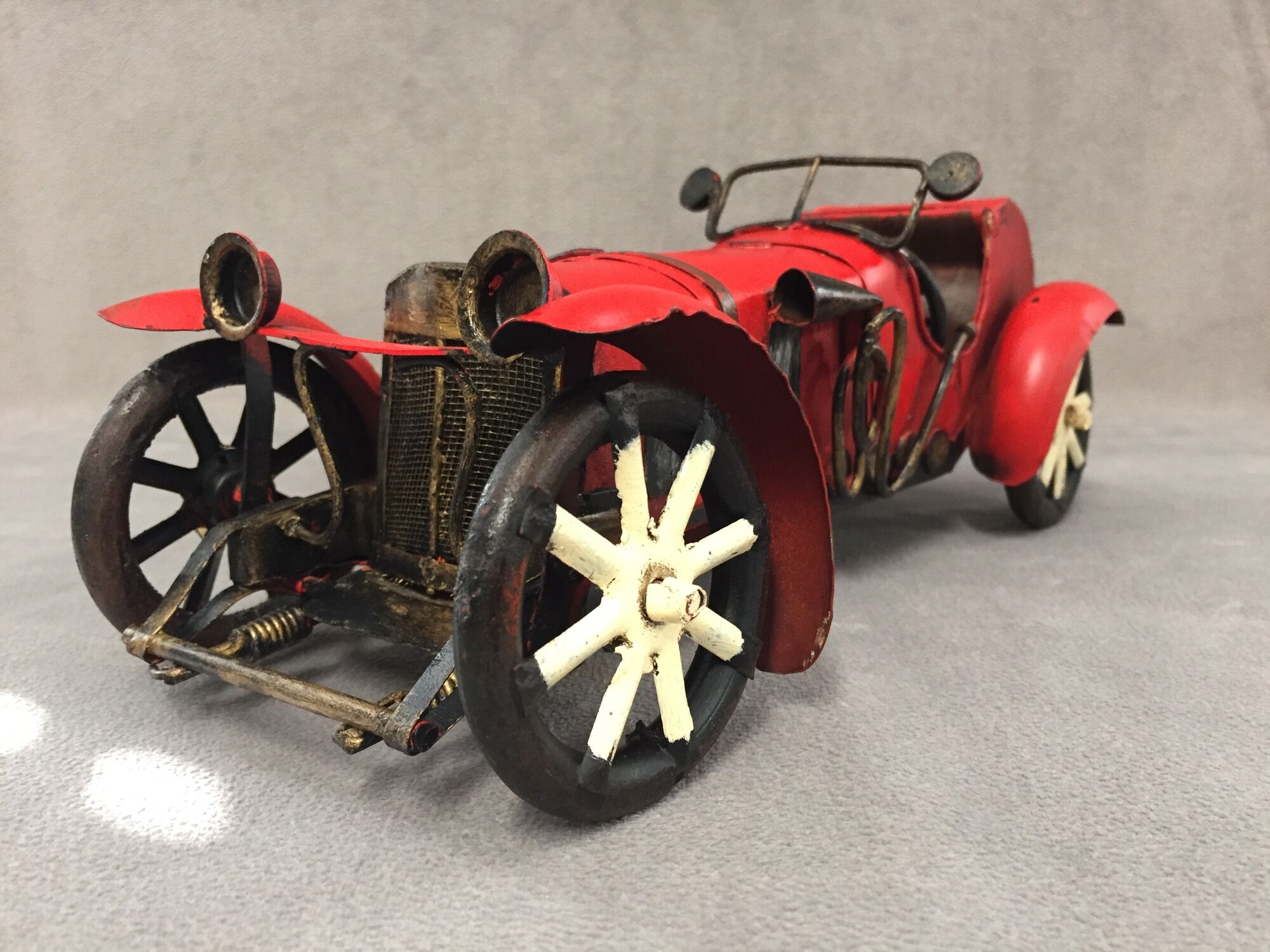 Model reproduction car bugatti 1920 metal tin collection