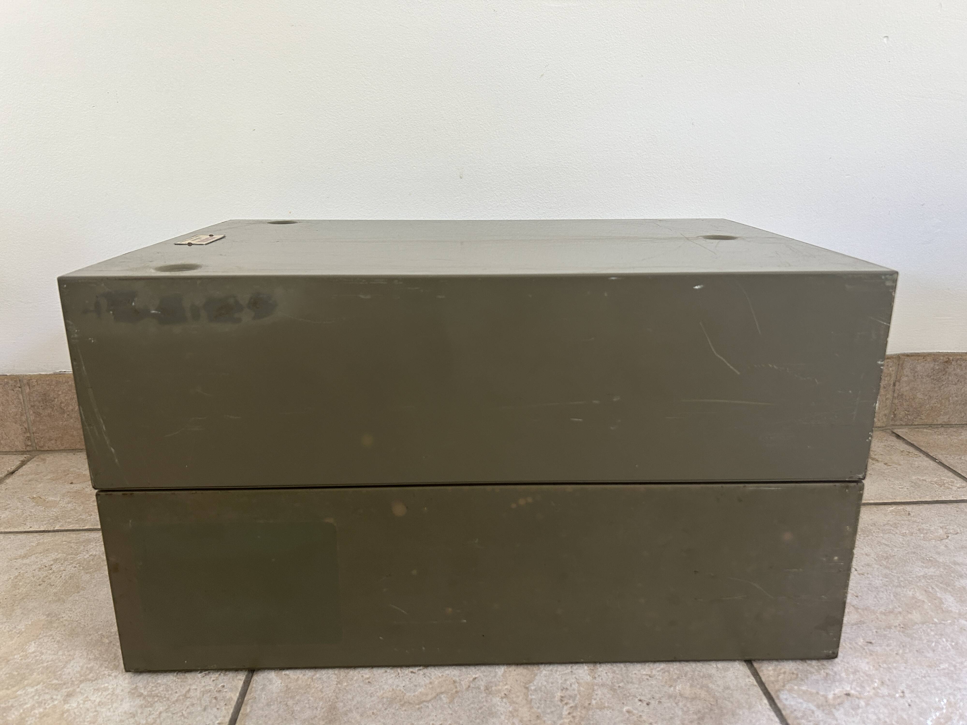 2 INDUSTRIAL lockers from the ACIOR brand