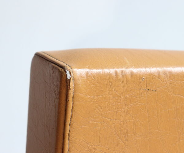 Fauteuil chauffeuse moderniste en métal chromé et simili cuir, années 50/60