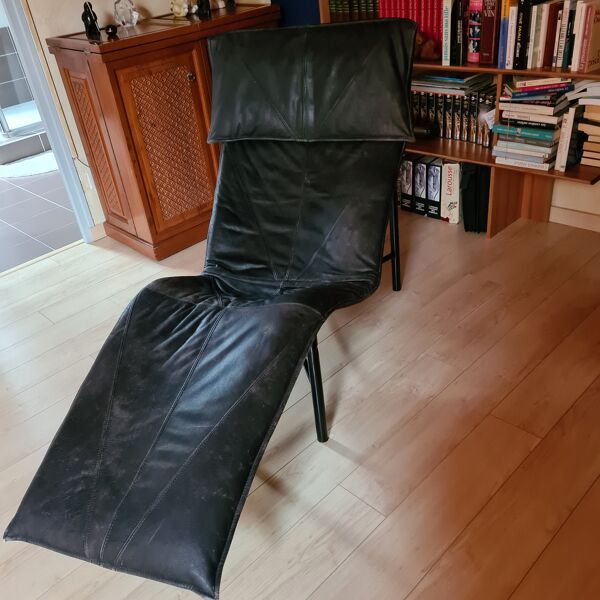 Vintage chaise longue in black leather (designed by Tord-Björklund for Ikea)  | Selency
