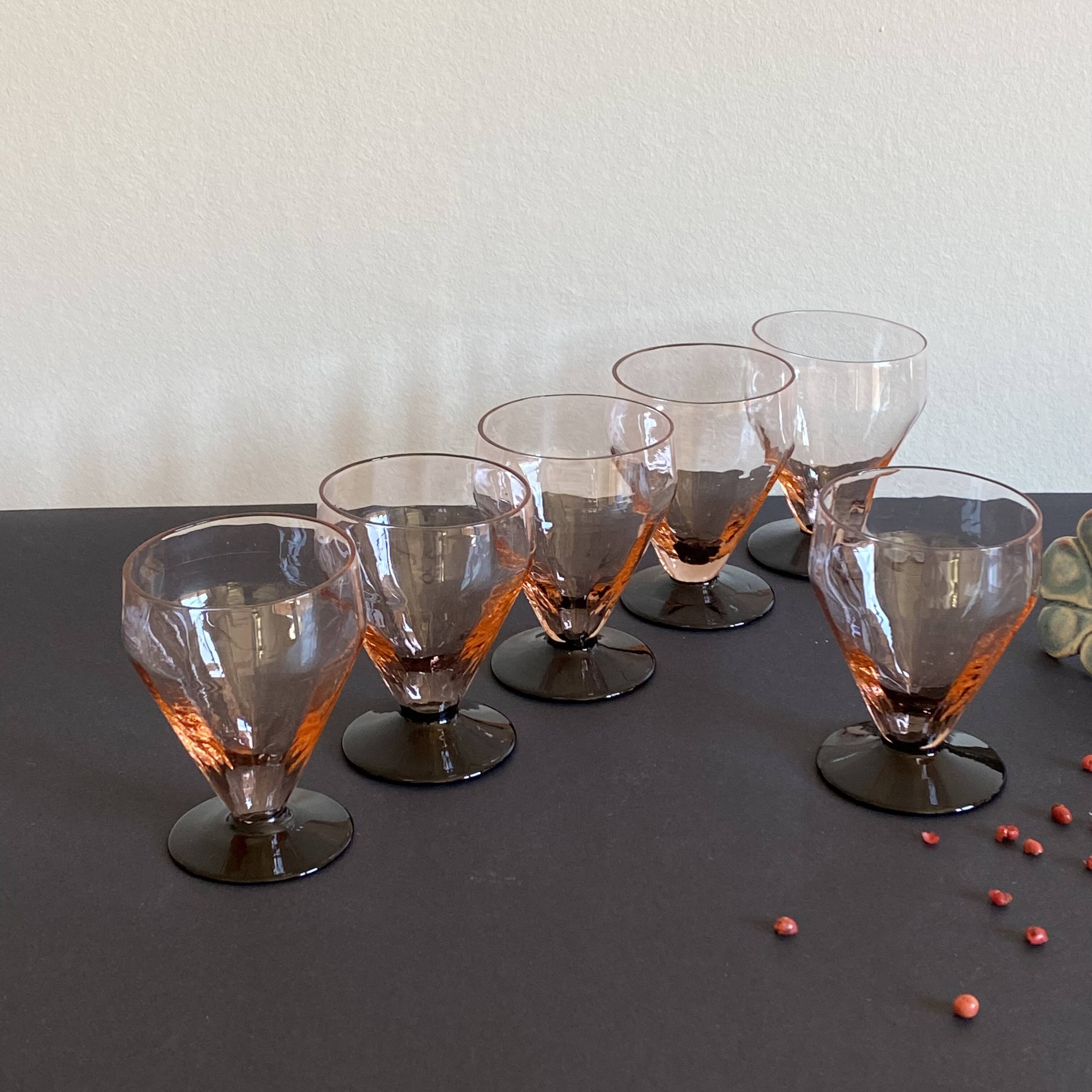 6 verres à vin ou à eau art déco rose et pied noir
