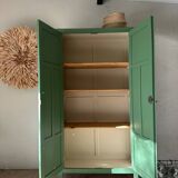 Armoire parisienne verte