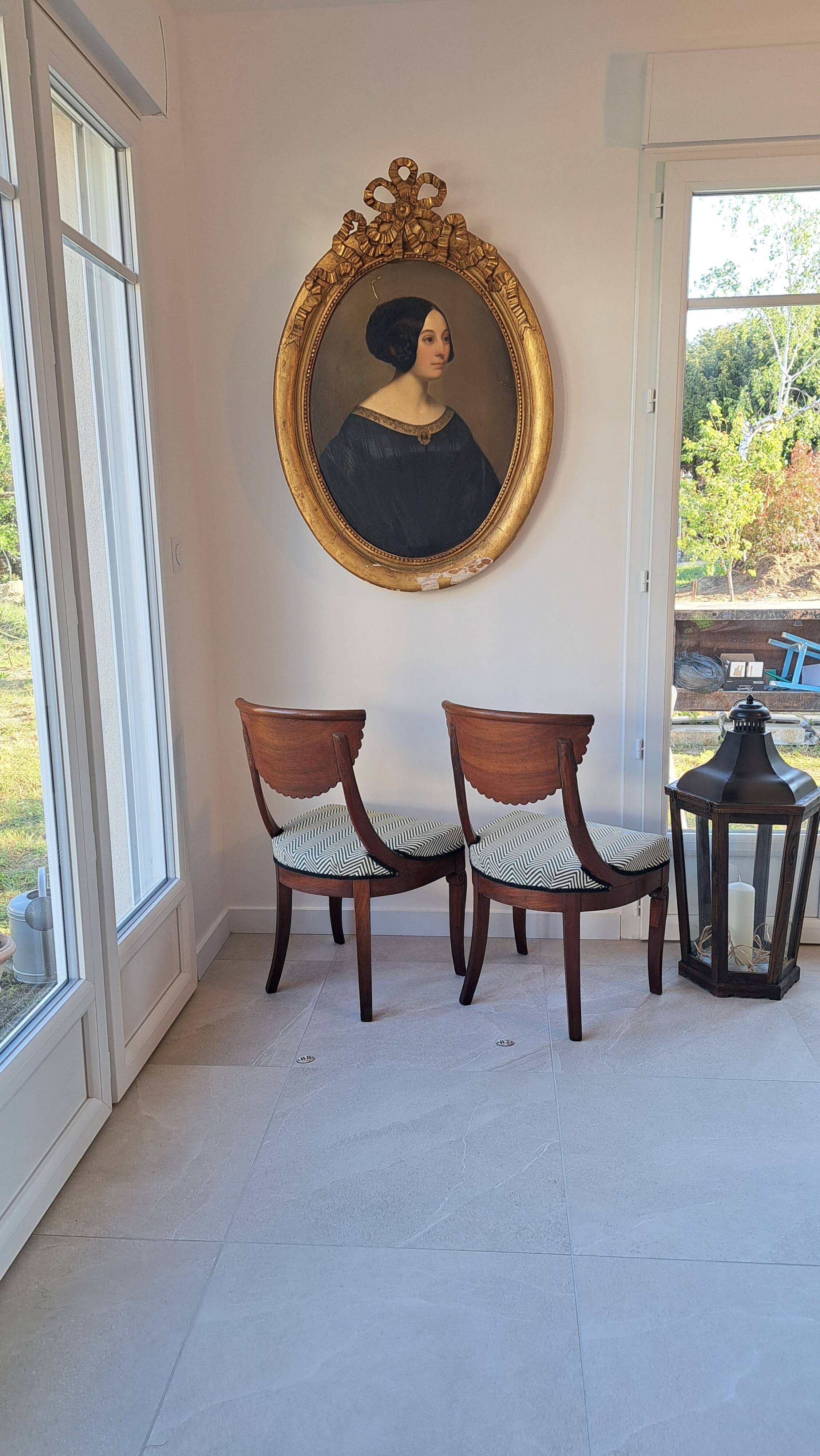 Pair of mahogany gondola chairs – Empire style – 20th century, restored