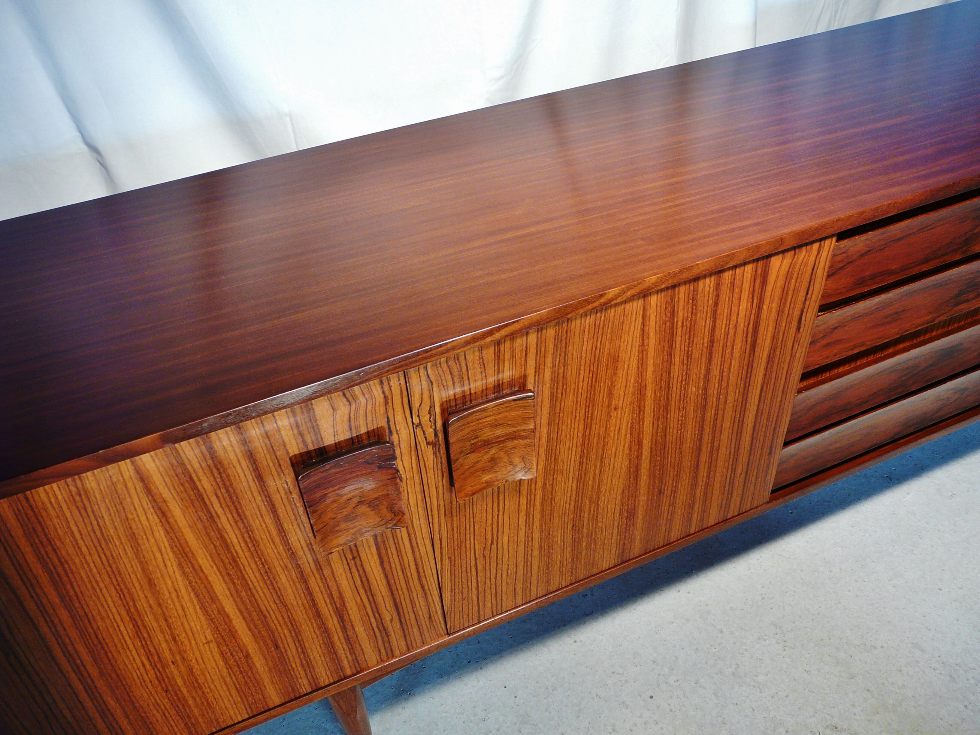 Enfilade scandinave en teck et palissandre