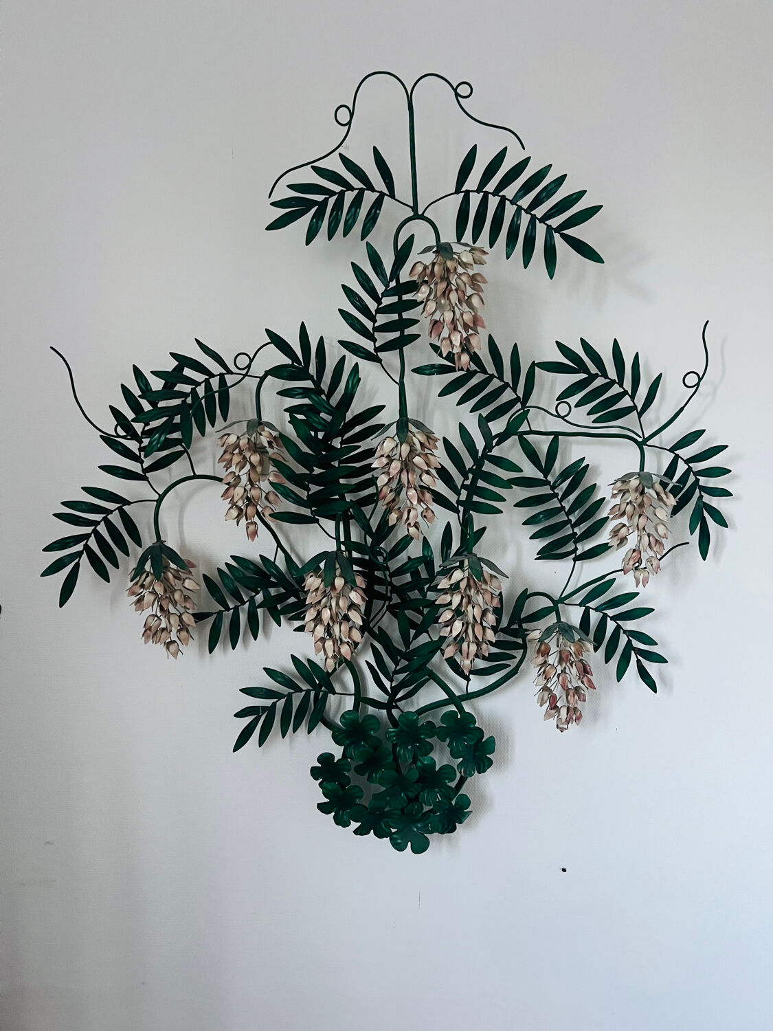 Monumental wall light in Italian wrought iron, attributed to the house.