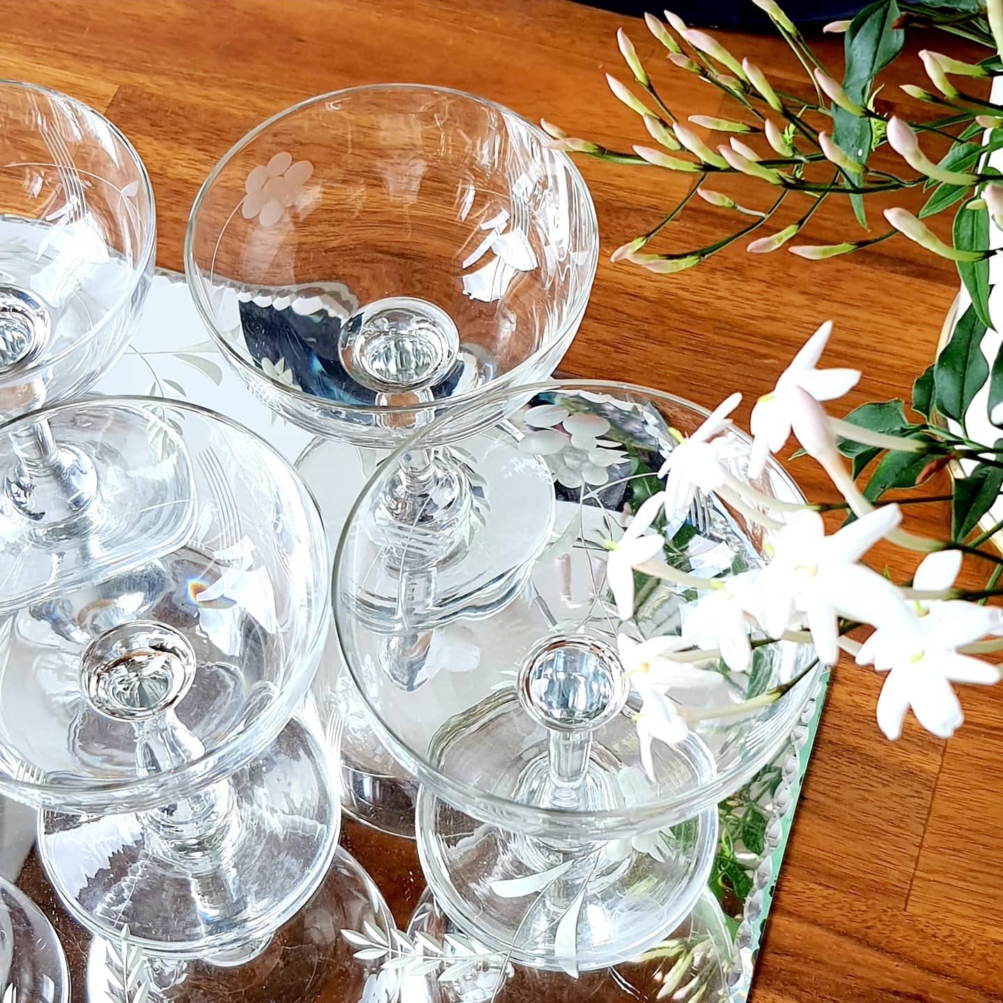 Lot of 6 champagne glasses in chiseled glass