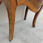 Louis XV curved chest of drawers in Martin varnished marquetry