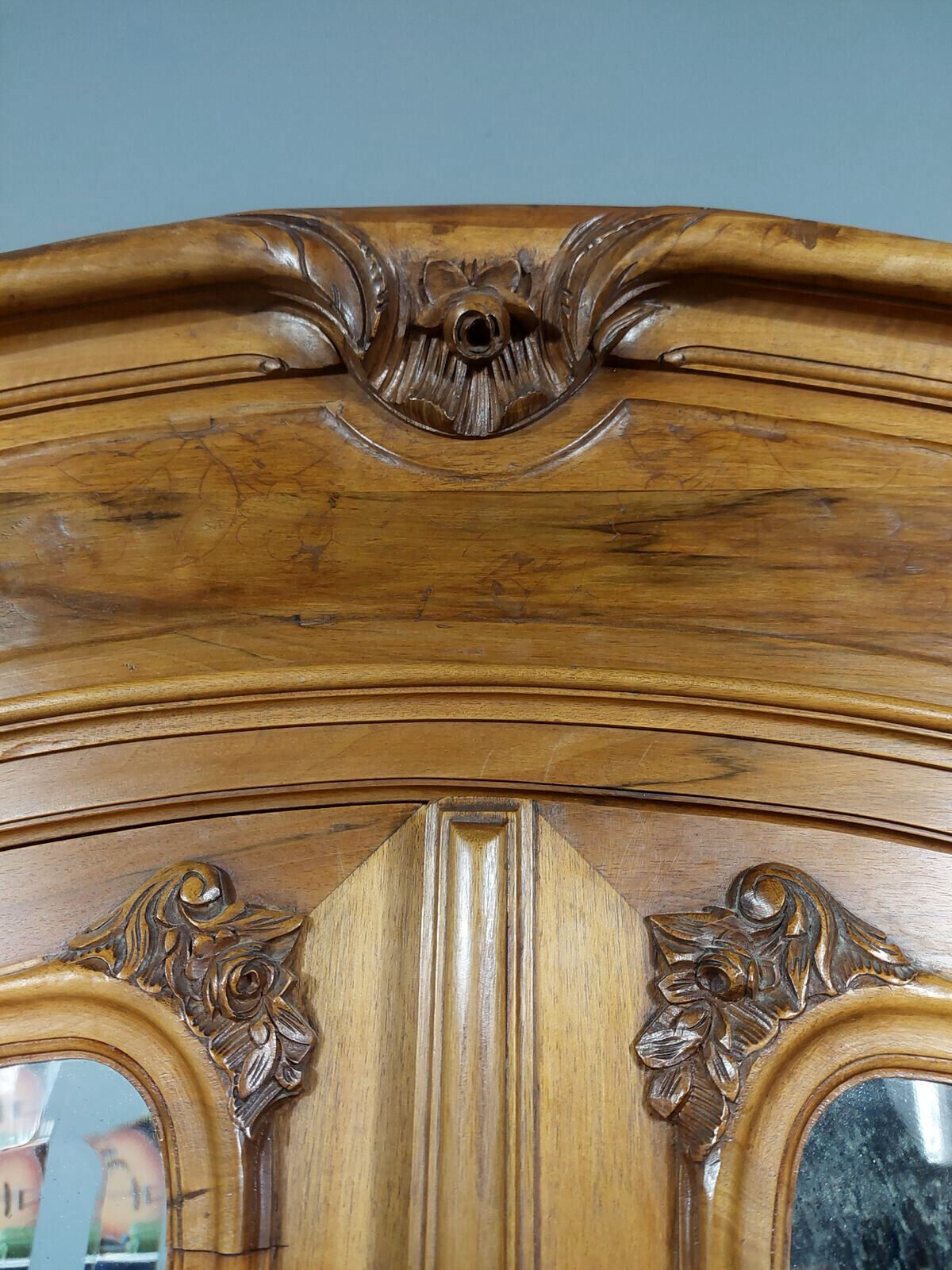 Louis XV wardrobe in walnut with blond patina circa 1880-1900