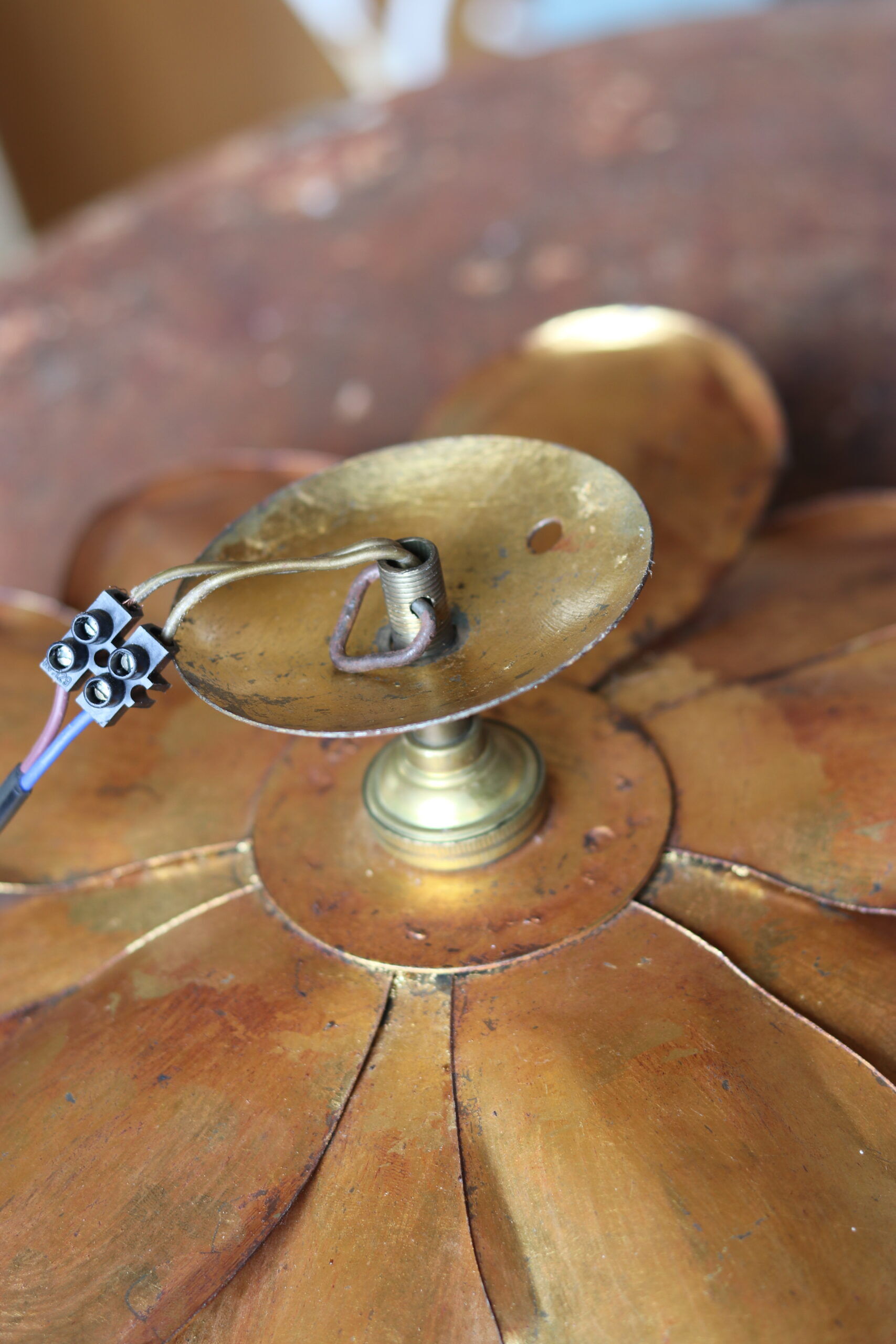 Vintage ceiling light in gilded metal, flower-shaped.