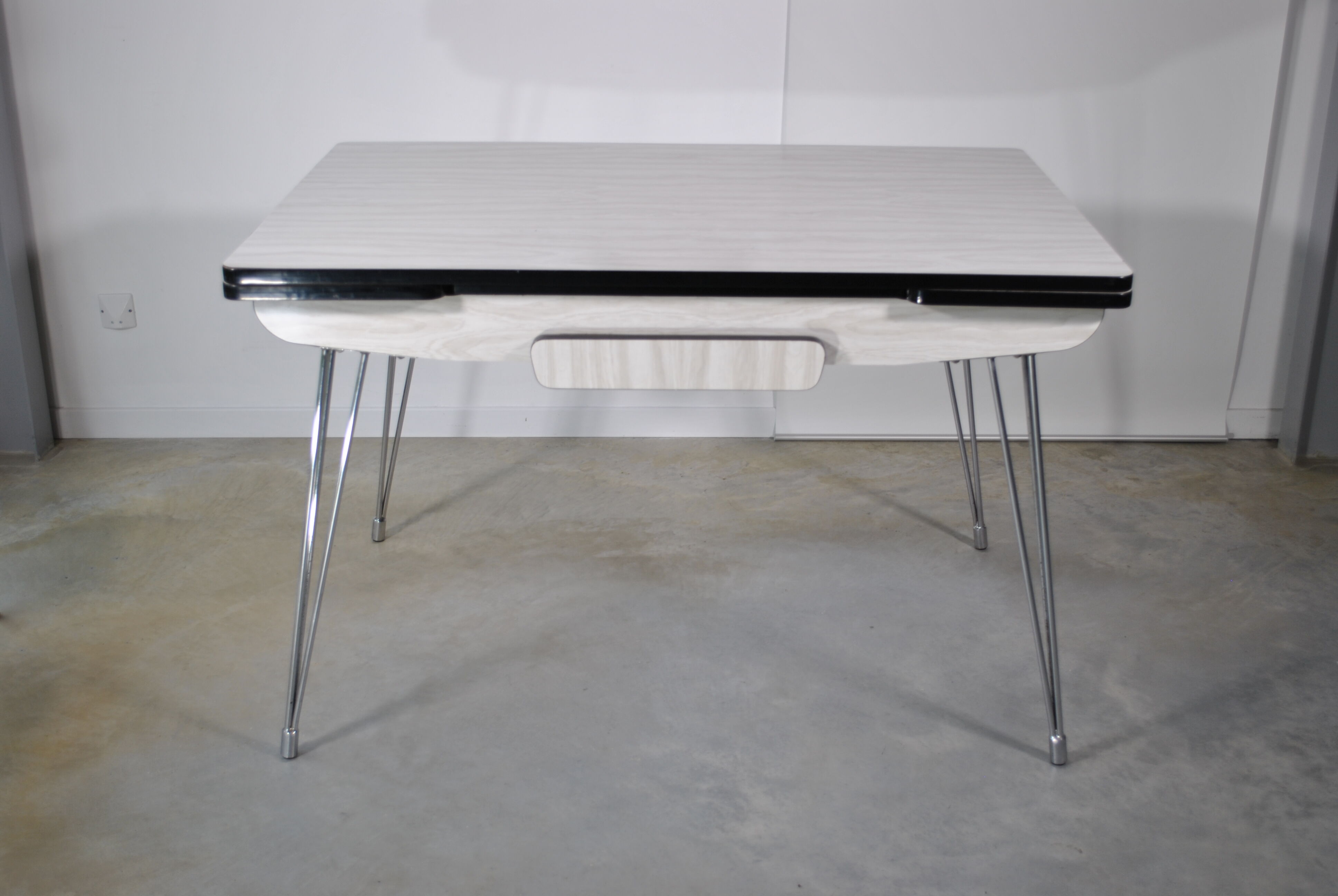 Formica 1950 table and chairs