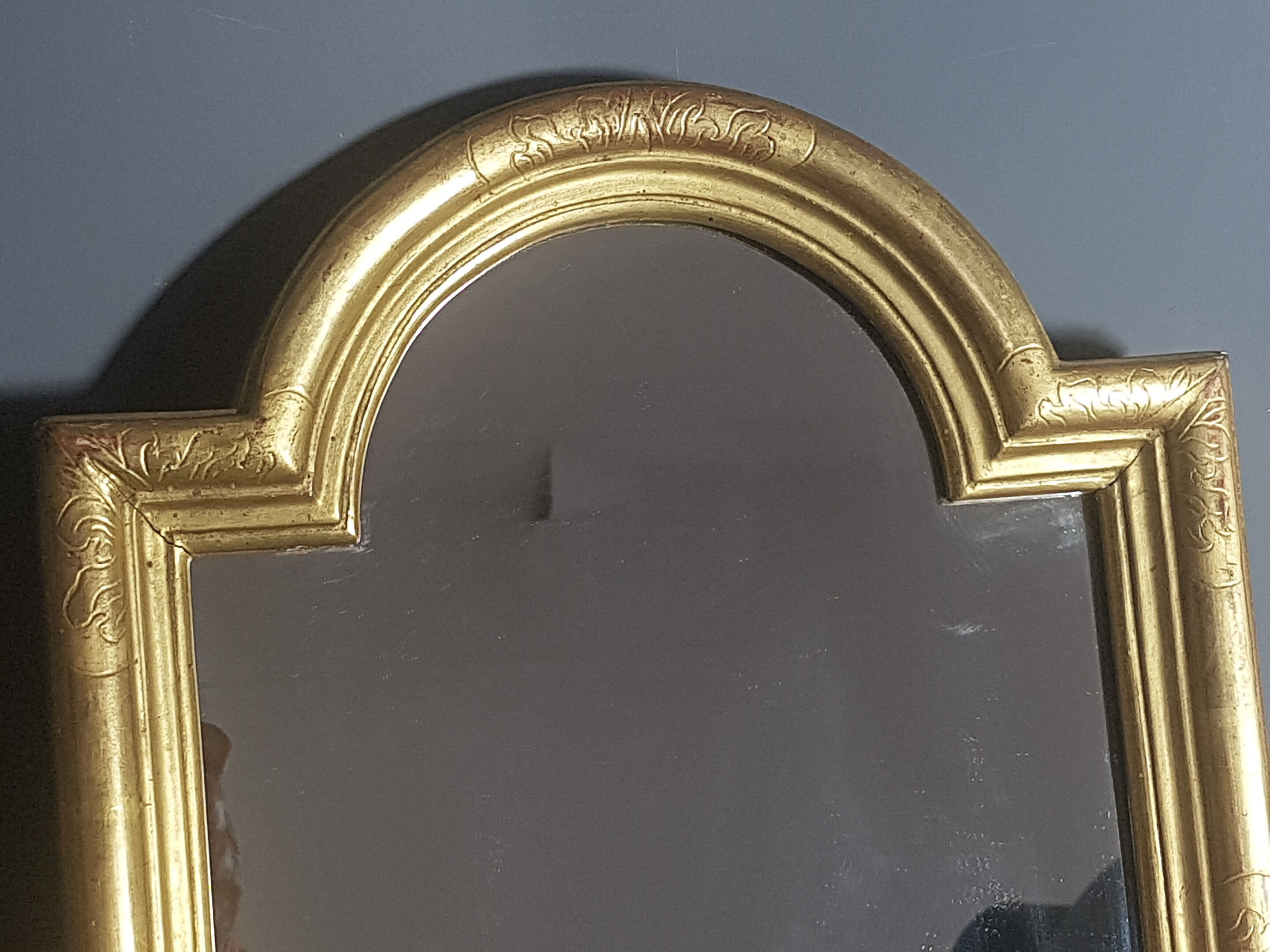 Mirror in old frame wood engraved gilded with gold leaf 40x28 cm