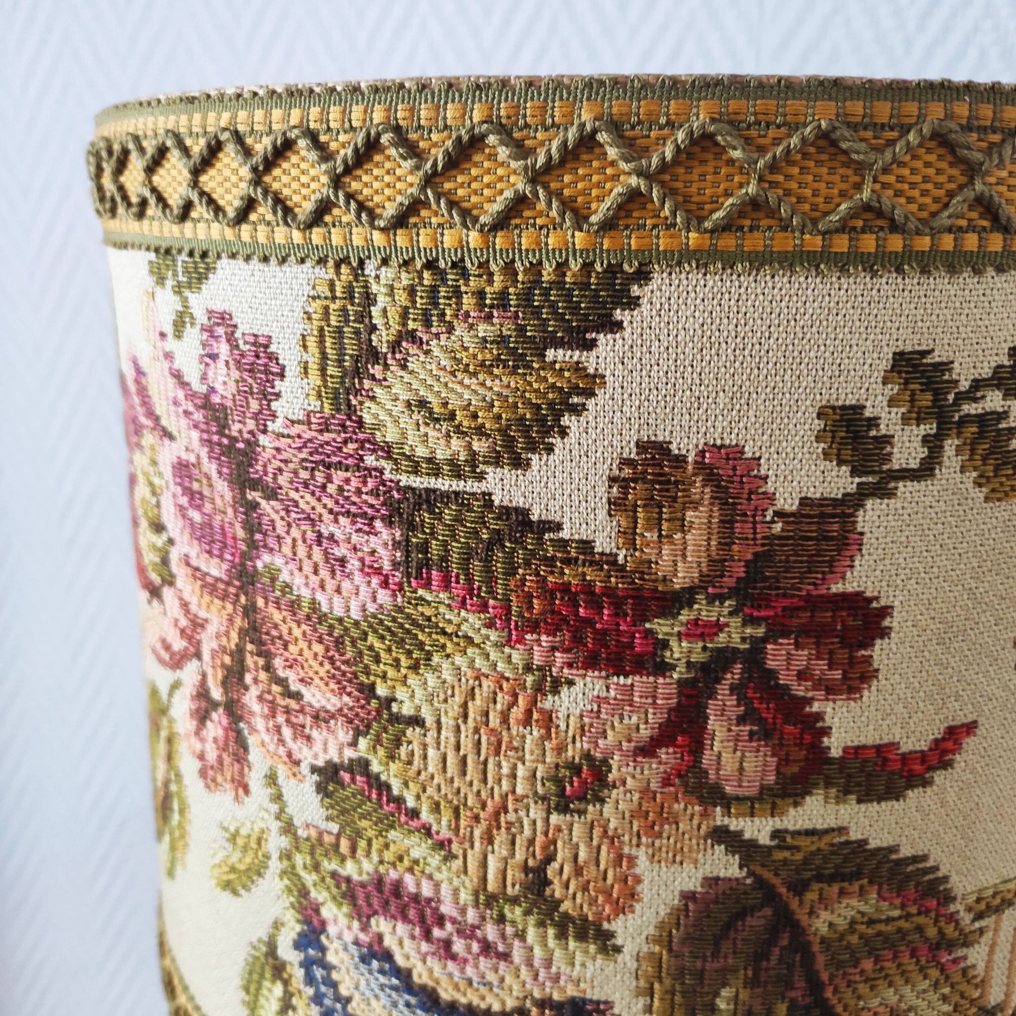Italian Capodimonte porcelain lamp